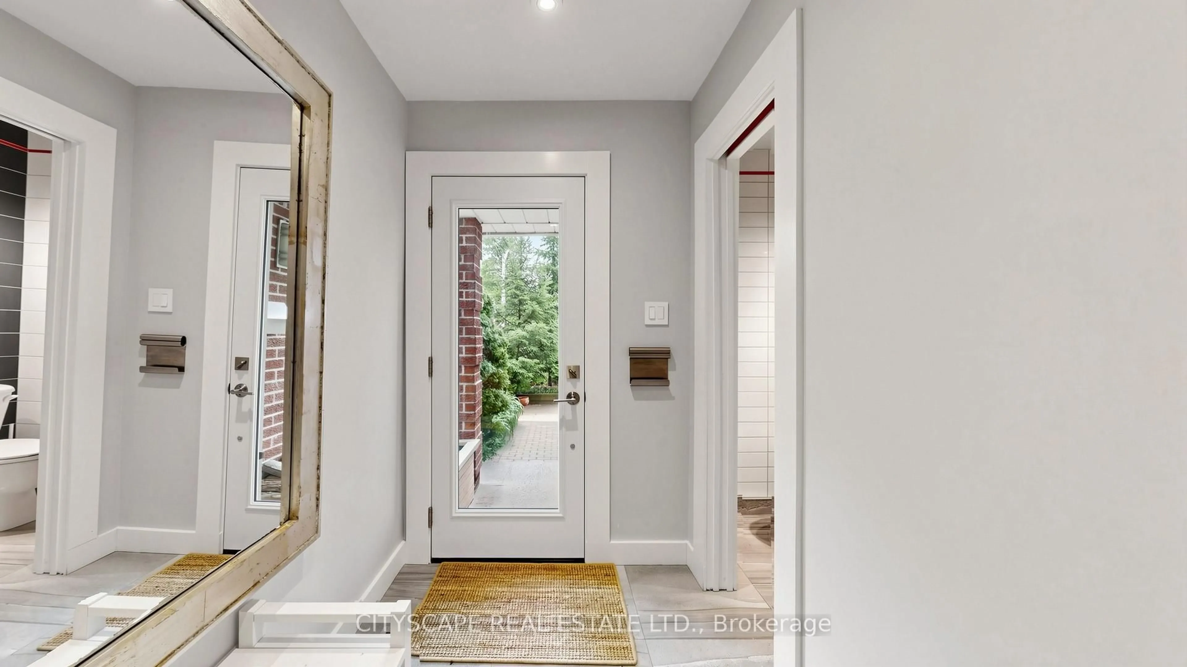 Indoor entryway for 221 Bufford Dr, Brampton Ontario L6Y 3N3