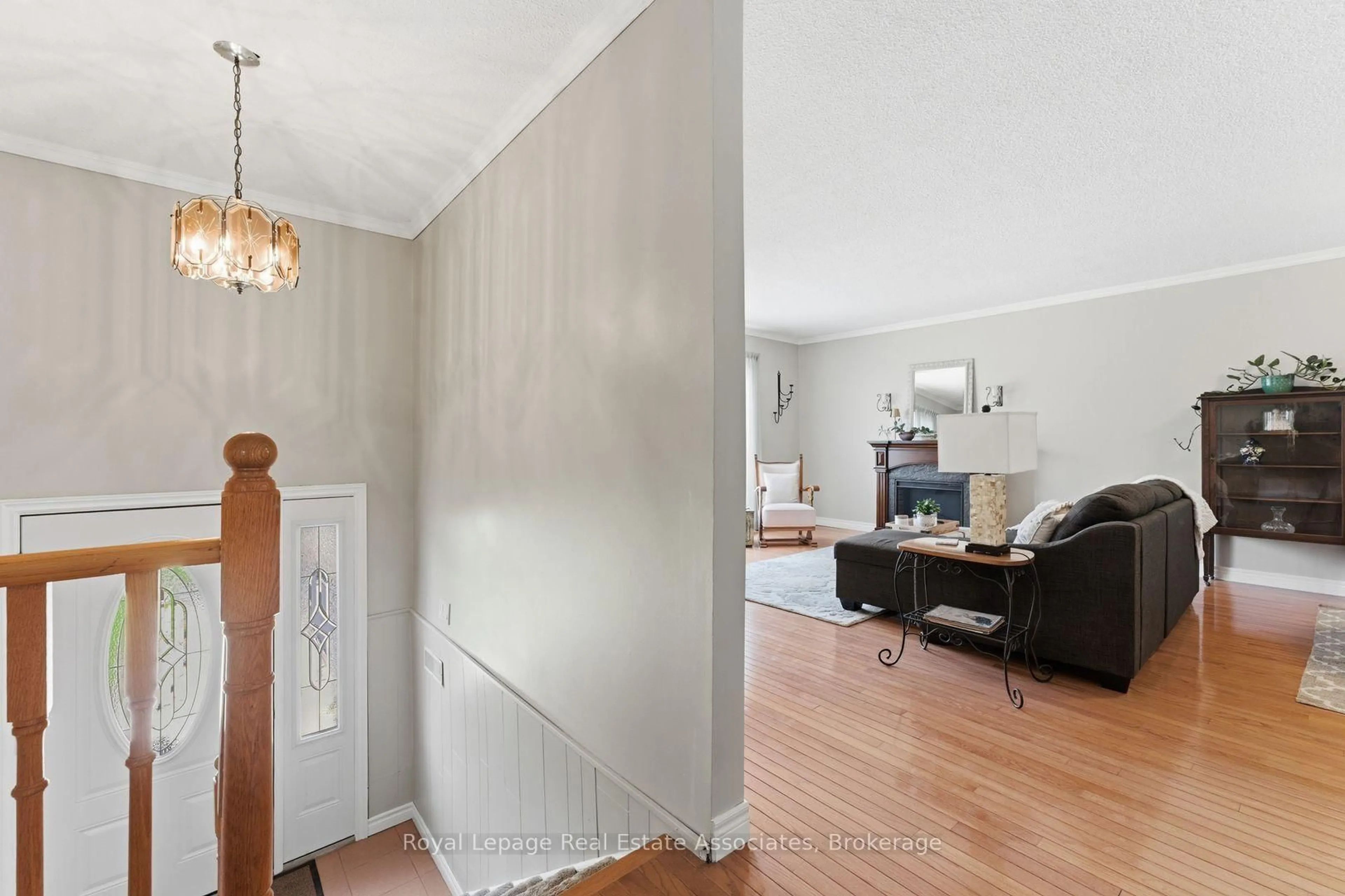 Unknown for 1069 Alexandra Ave, Mississauga Ontario L5E 2A1