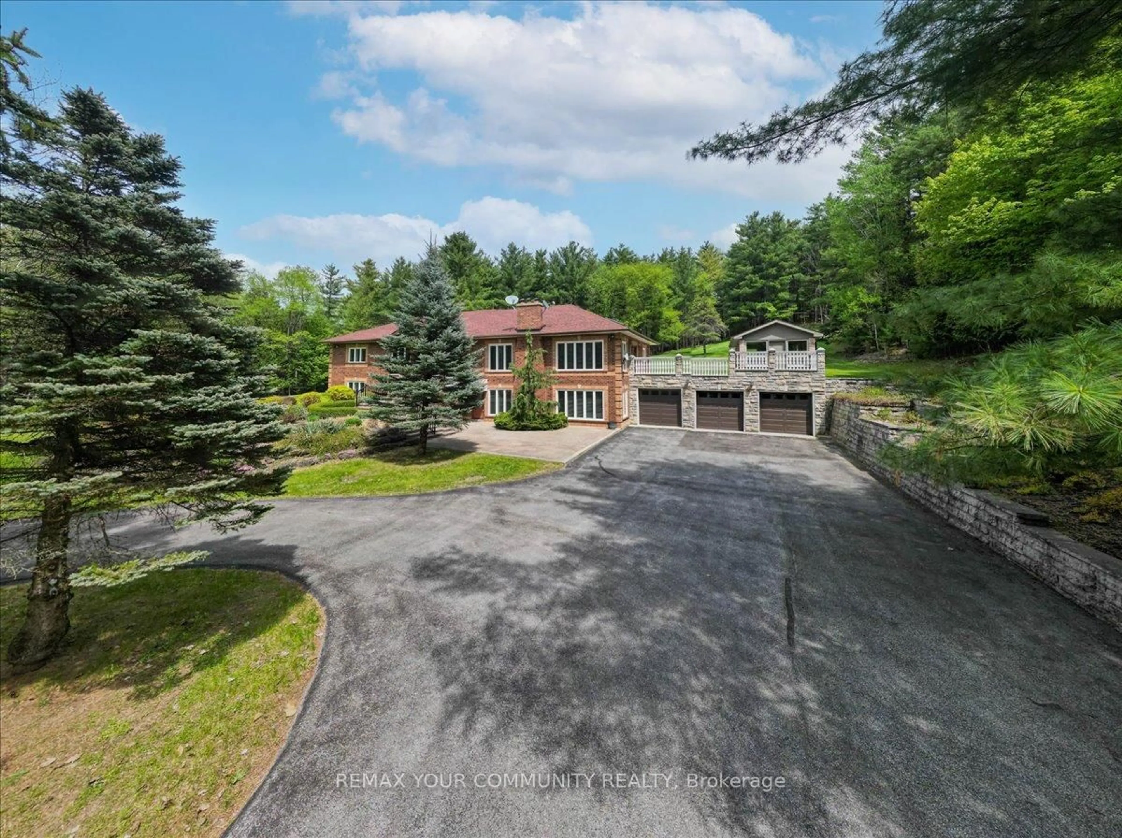 A pic from outside/outdoor area/front of a property/back of a property/a pic from drone, street for 8339 Finnerty Sdrd, Caledon Ontario L0N 1E0