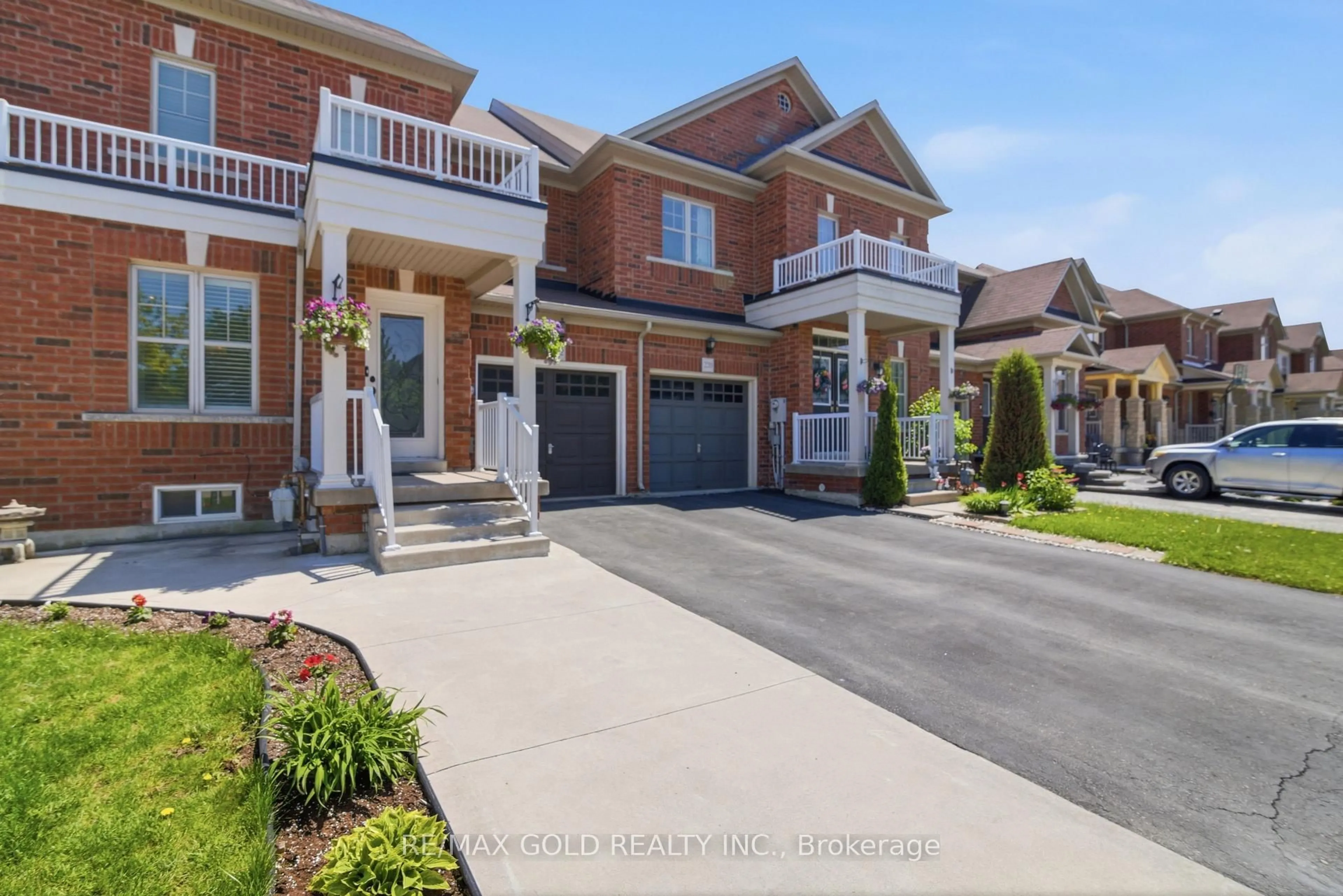 Home with brick exterior material, street for 222 Fairwood Circ, Brampton Ontario L6R 0X6
