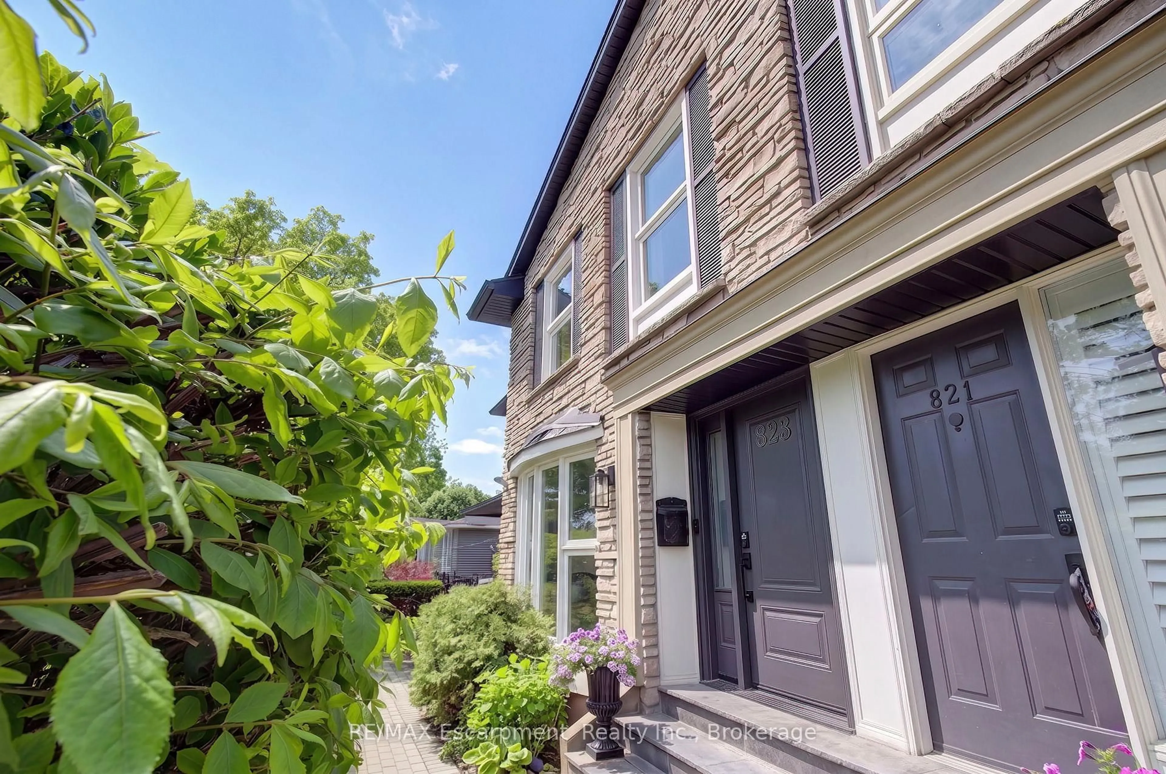 Unknown for 823 Hyde Rd, Burlington Ontario L7S 1S6