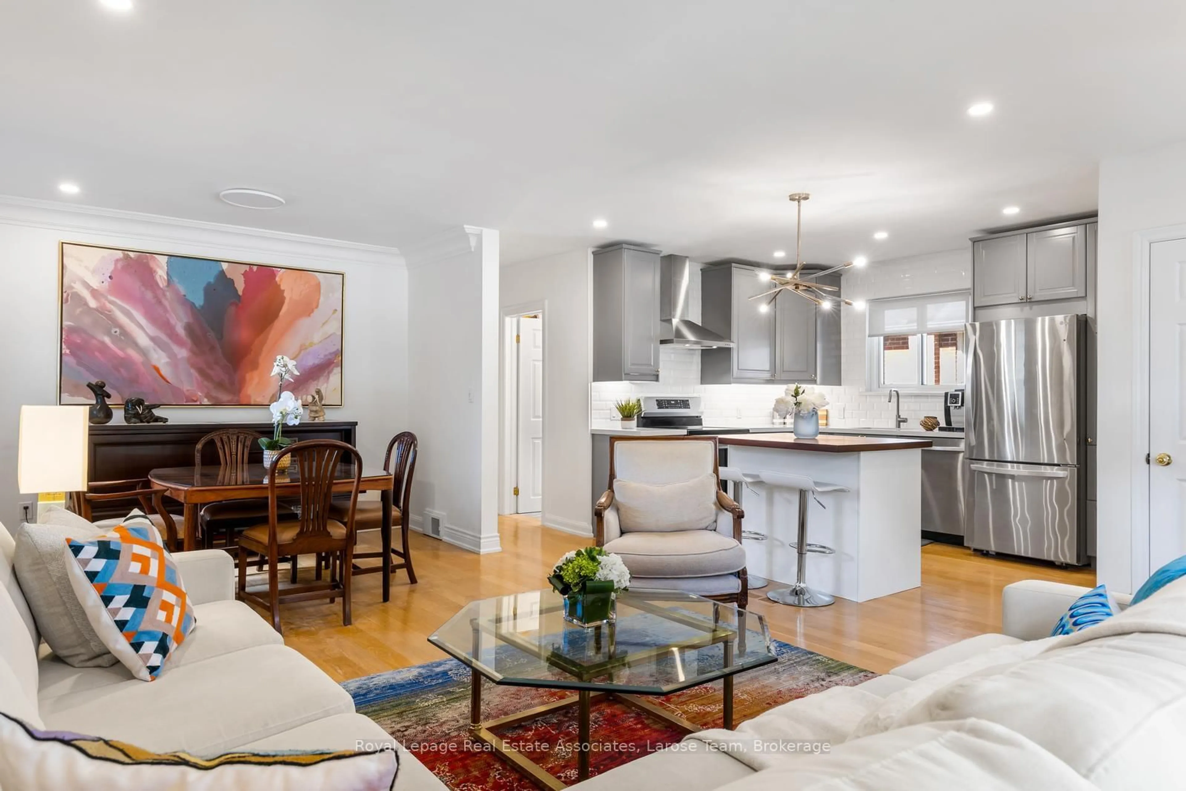Open concept kitchen, unknown for 10 Iris Rd, Toronto Ontario M8V 2G9