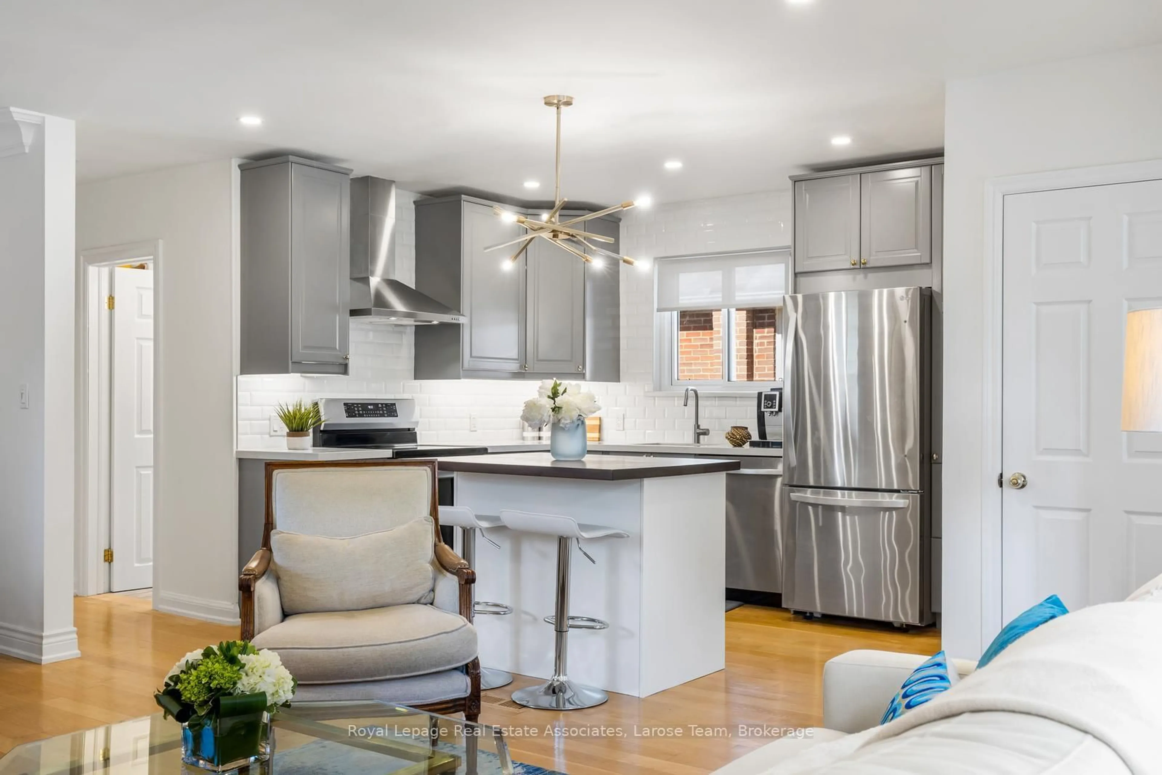 Open concept kitchen, unknown for 10 Iris Rd, Toronto Ontario M8V 2G9