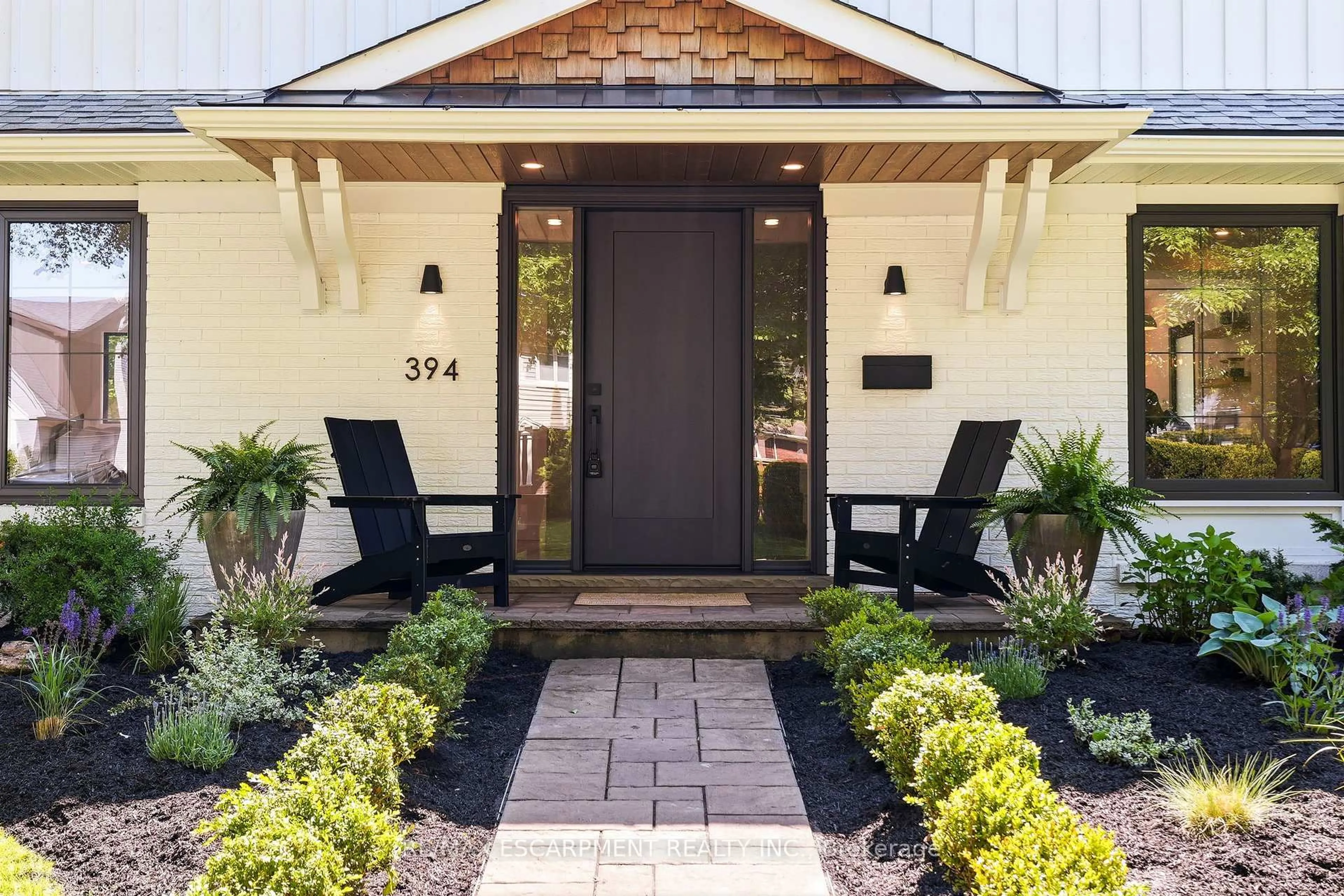 Indoor entryway for 394 RANKIN Dr, Burlington Ontario L7N 2B5