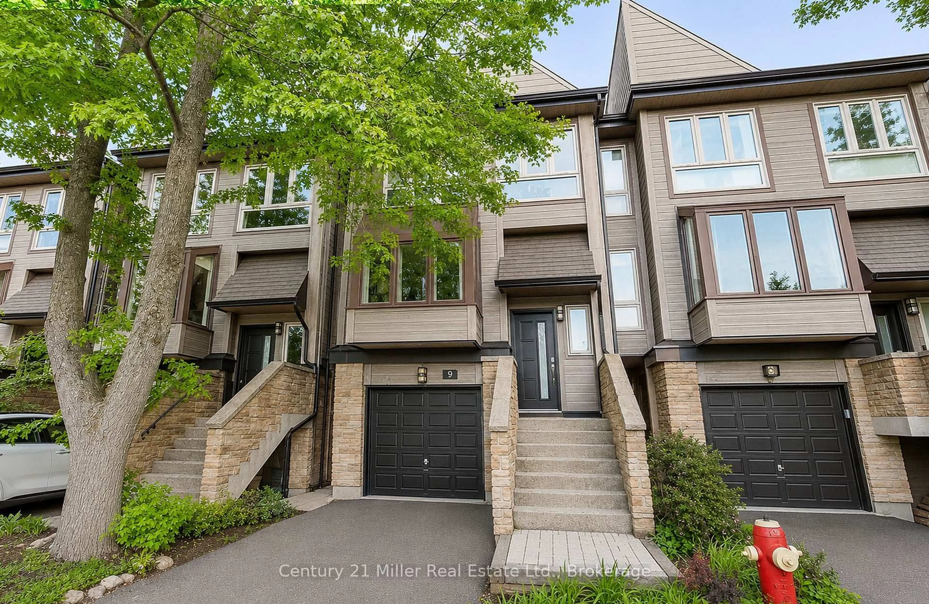 Home with brick exterior material, street for 1120 Queens Ave #9, Oakville Ontario L6H 2B5