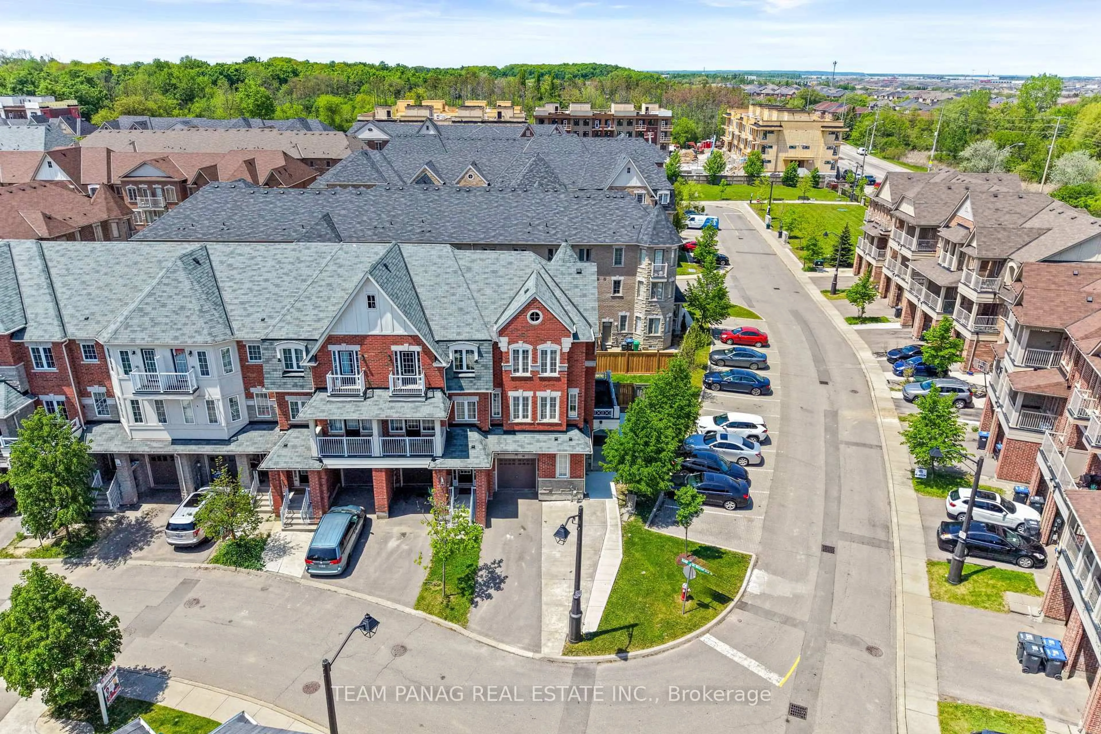 A pic from outside/outdoor area/front of a property/back of a property/a pic from drone, street for 16 Rabbit Run Way, Brampton Ontario L6Z 0J2