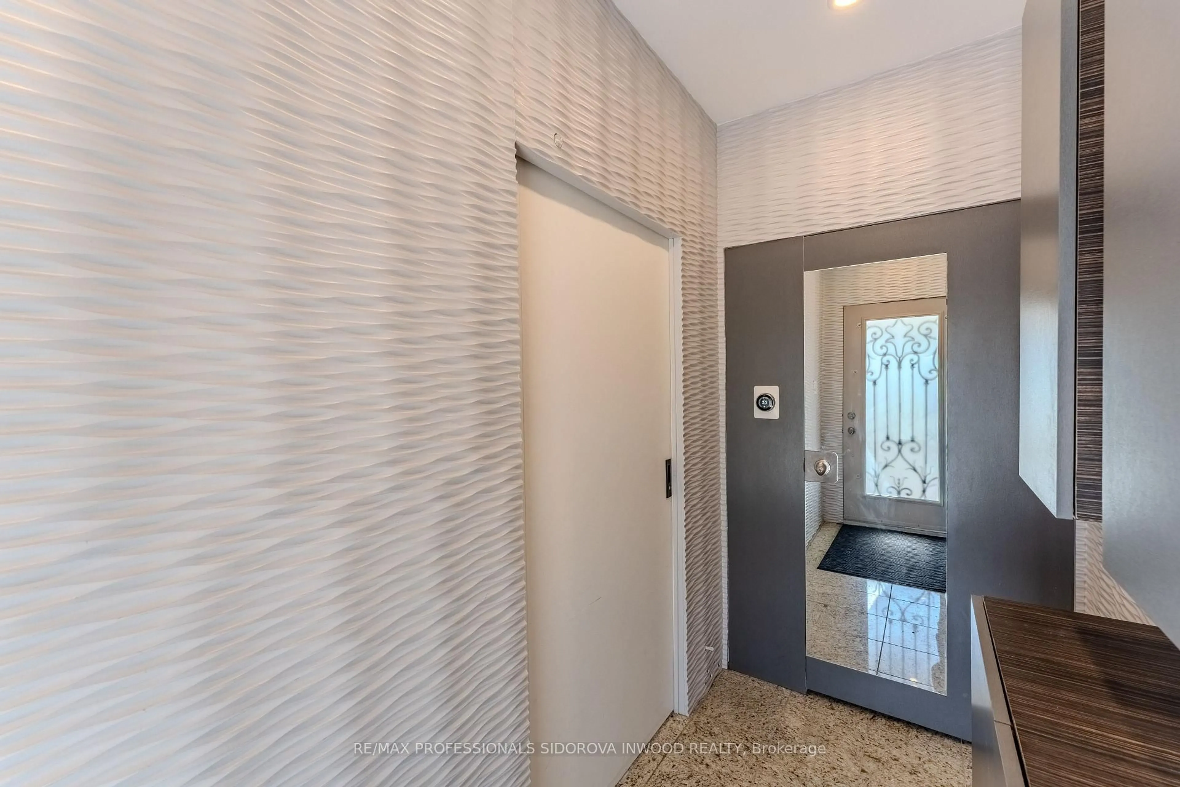 Indoor foyer for 146 Mavety St, Toronto Ontario M6P 2L9