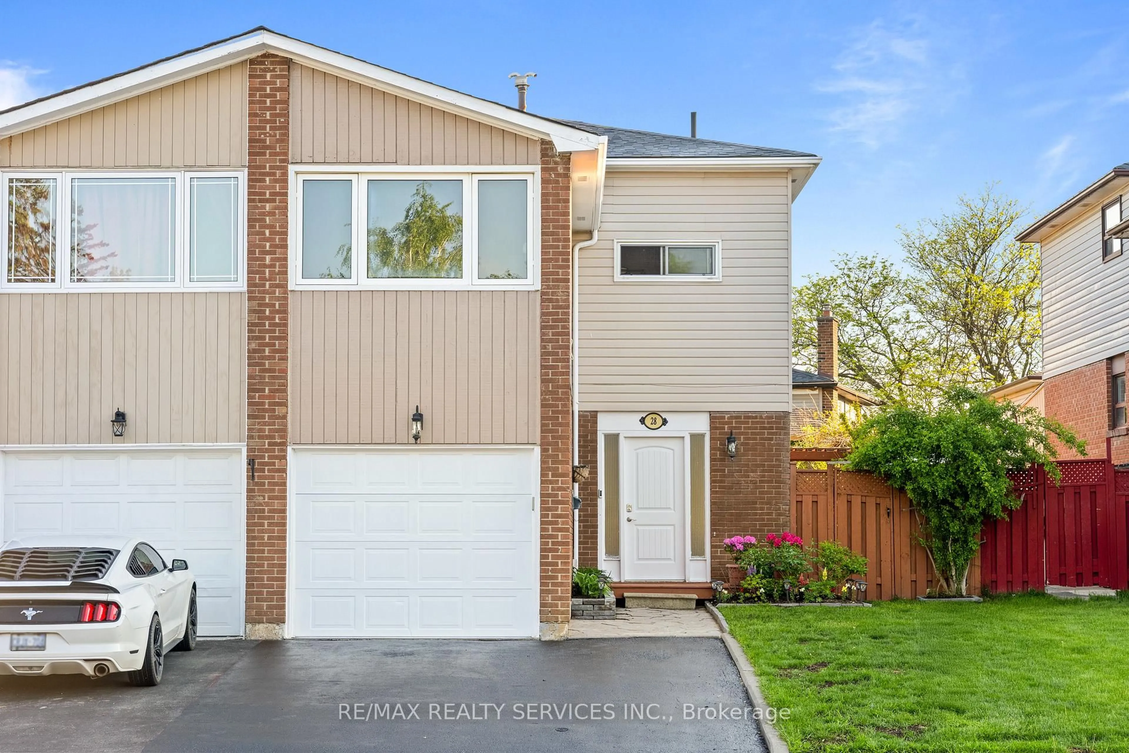Home with brick exterior material, street for 28 Kingswood Dr, Brampton Ontario L6V 2T6