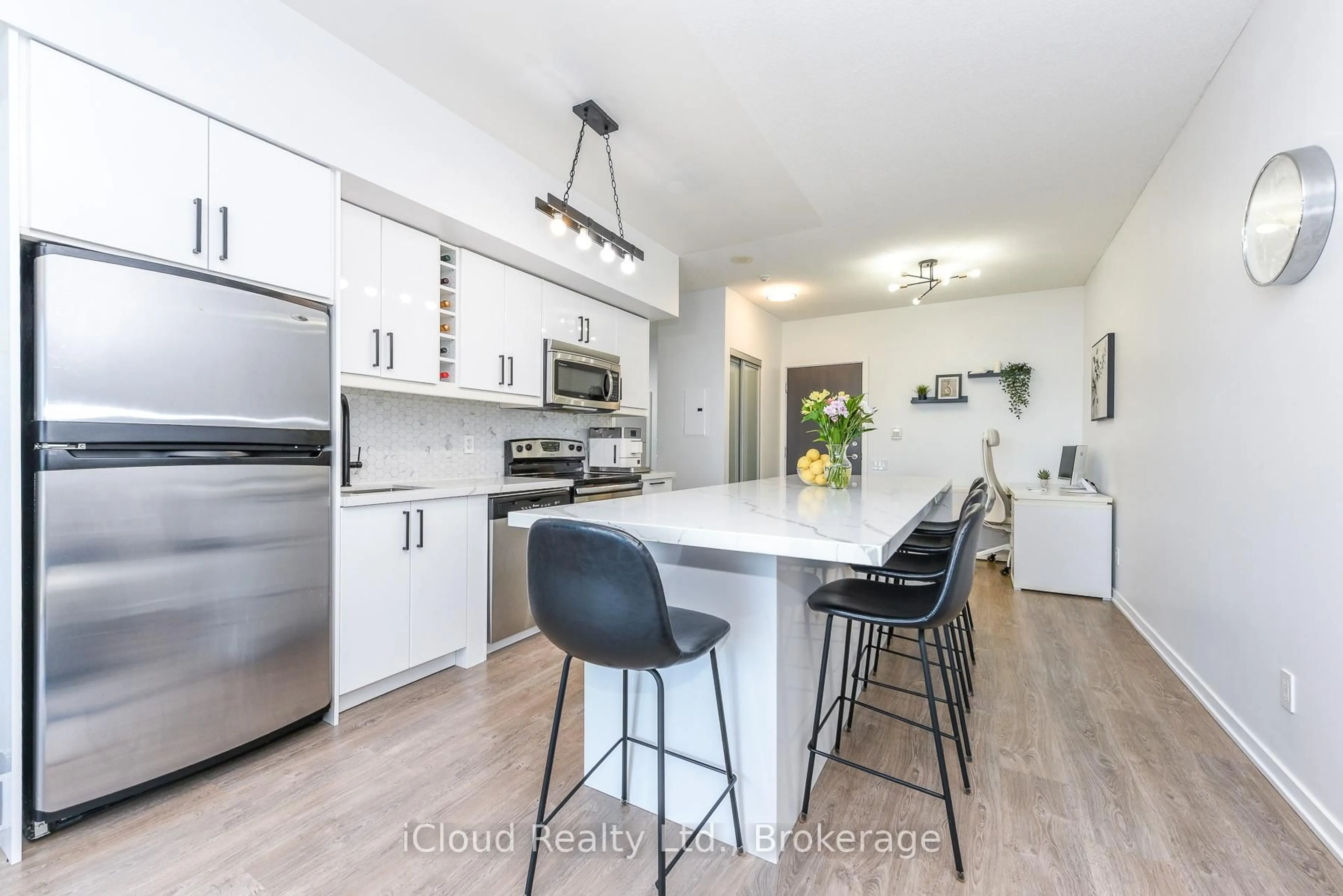 Open concept kitchen, unknown for 103 The Queensway #1303, Toronto Ontario M6S 5B3