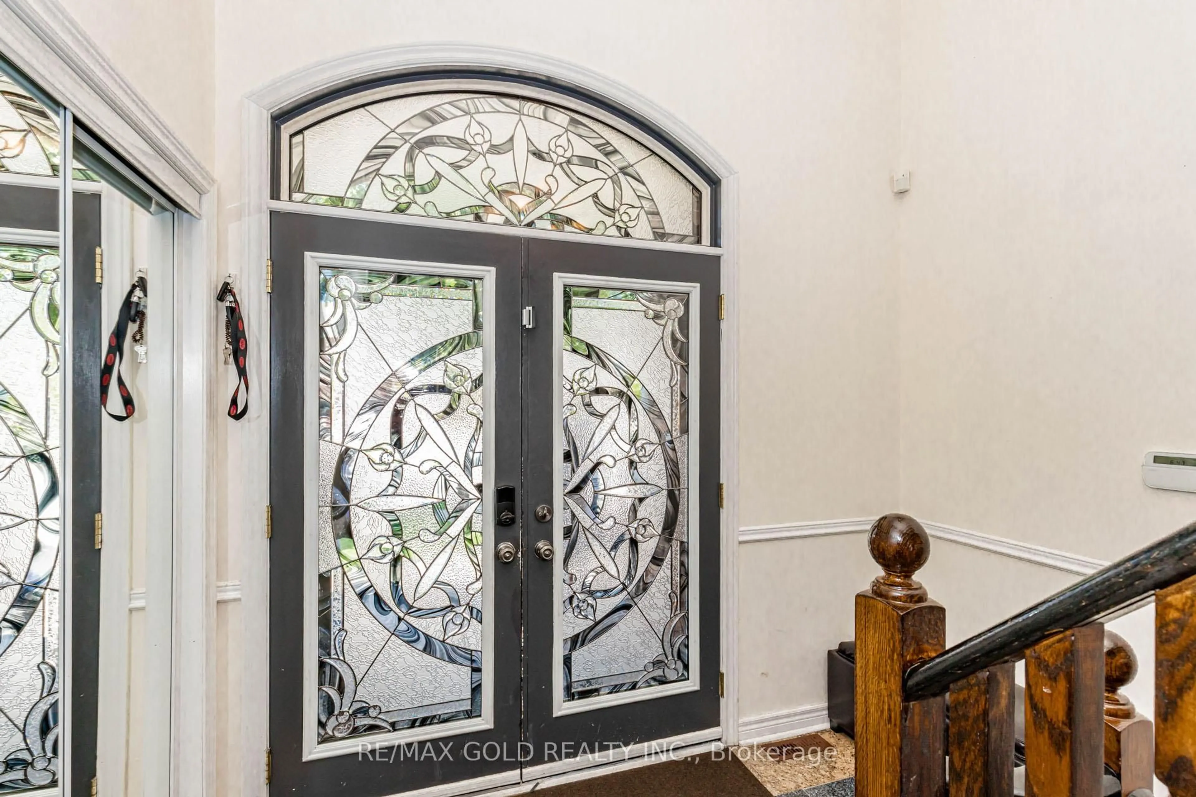 Indoor entryway for 548 Fernforest Dr, Brampton Ontario L6R 0V8