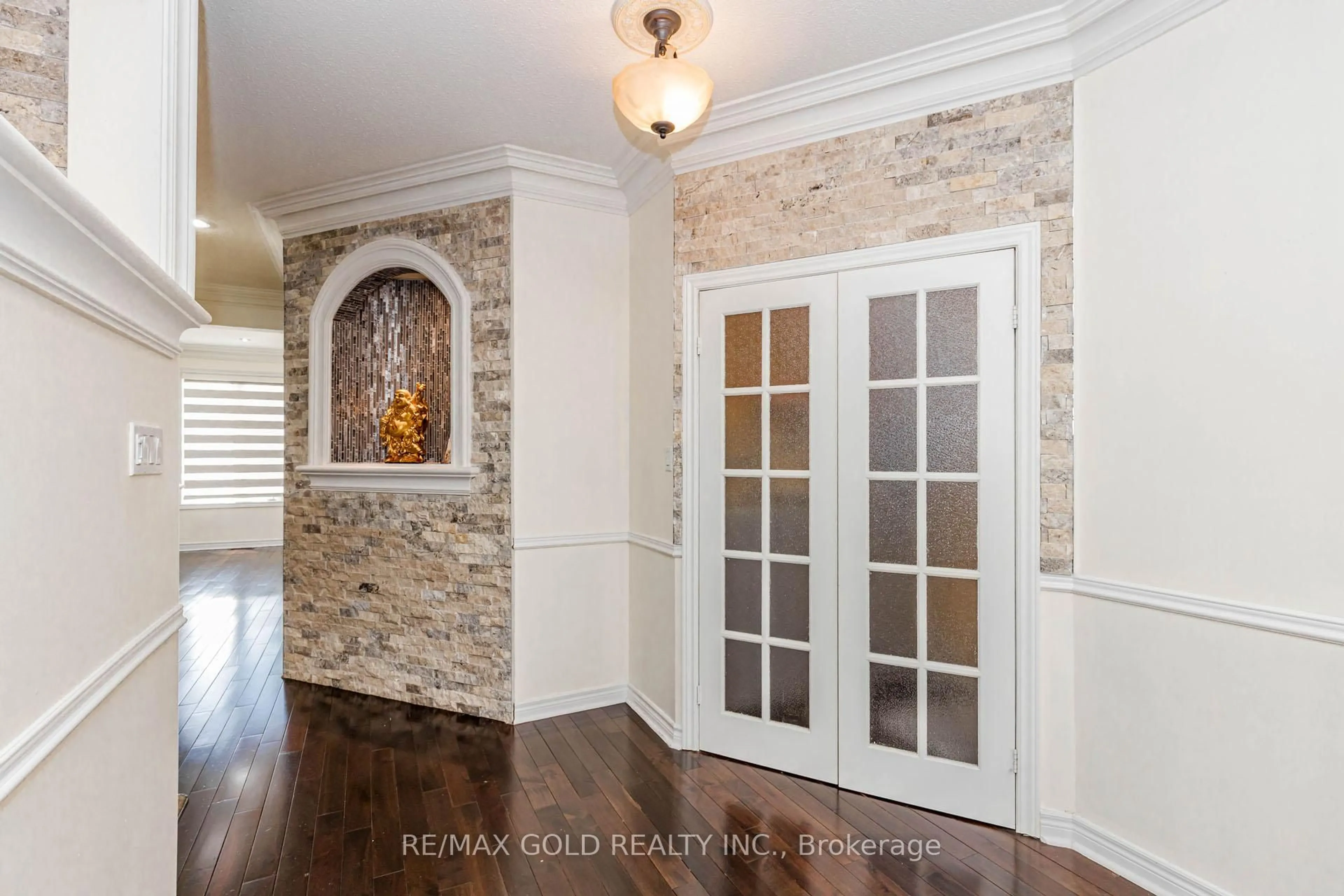Indoor entryway for 548 Fernforest Dr, Brampton Ontario L6R 0V8