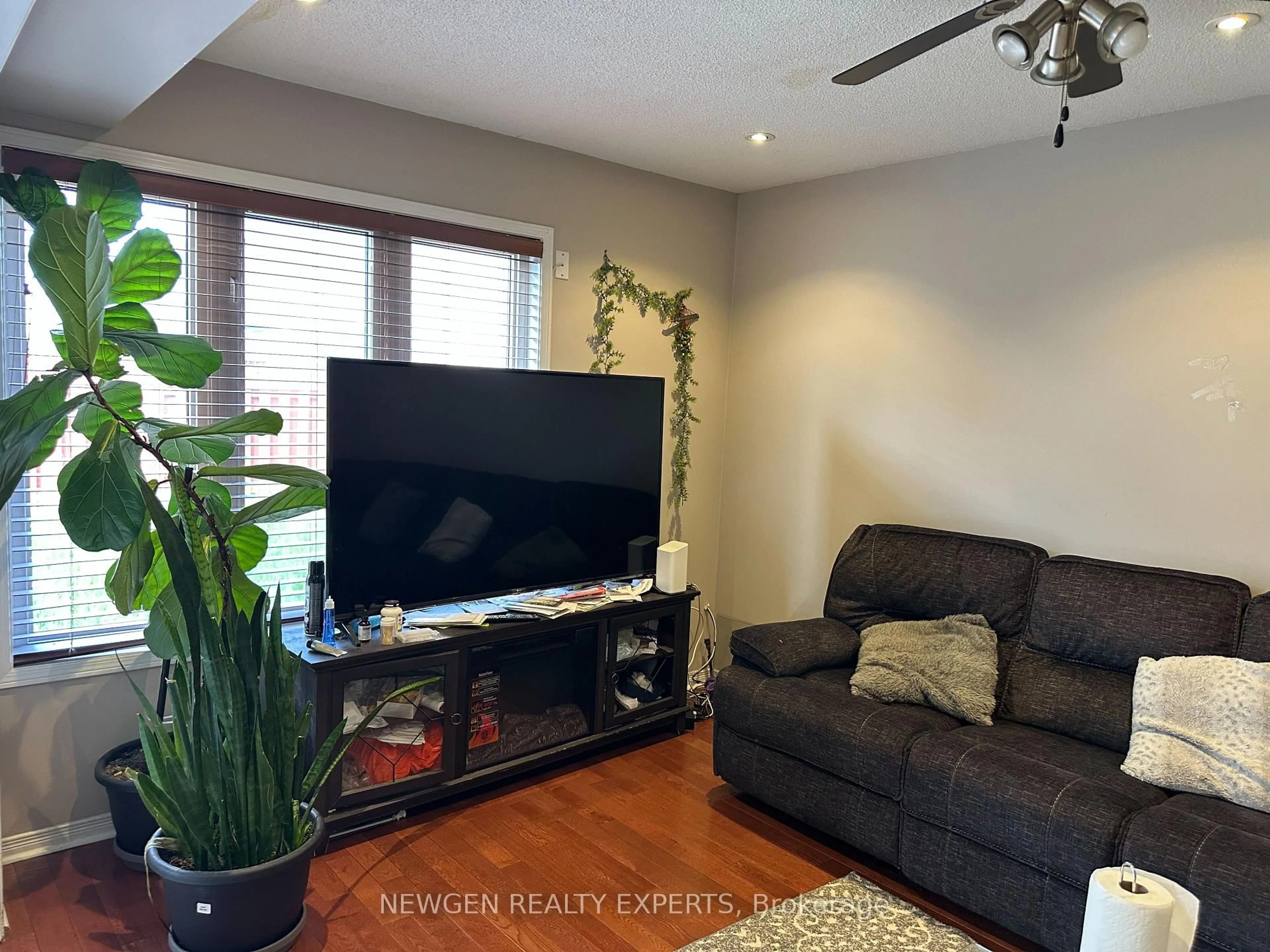 Living room with furniture, wood/laminate floor for 107 Rollingwood Dr, Brampton Ontario L6Y 5P9