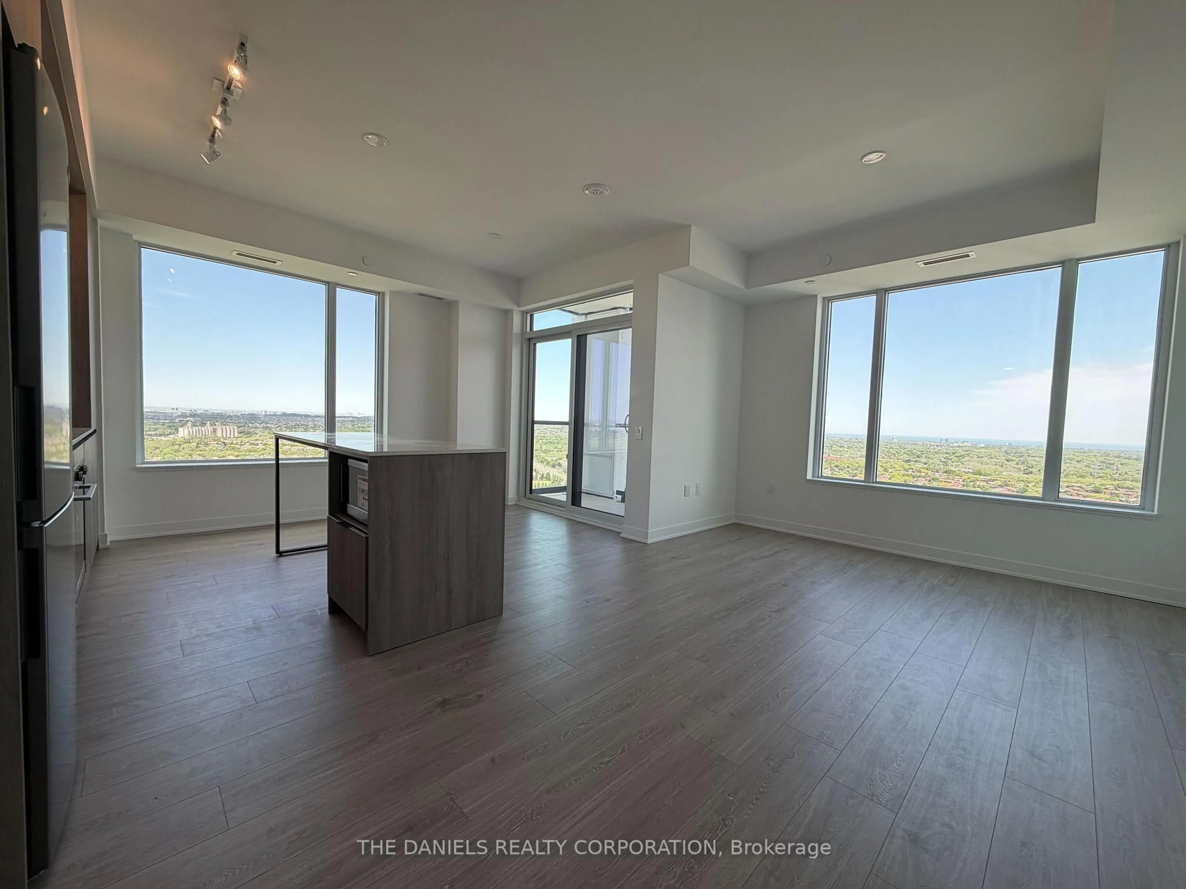 A pic of a room for 2495 Eglinton Ave #2411, Mississauga Ontario L5M 2T2