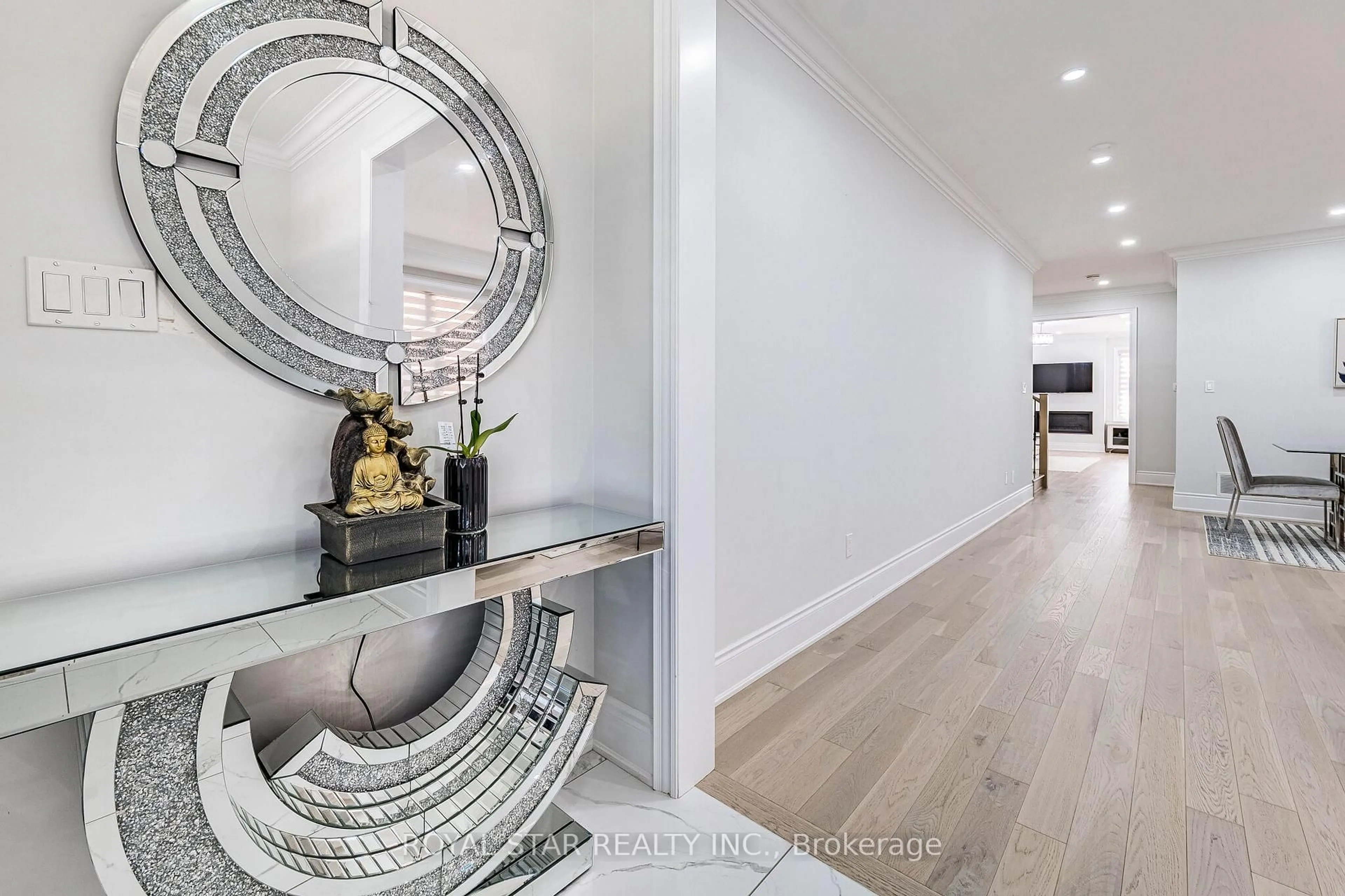 Indoor entryway for 114 Folgate Cres, Brampton Ontario L6R 4A6