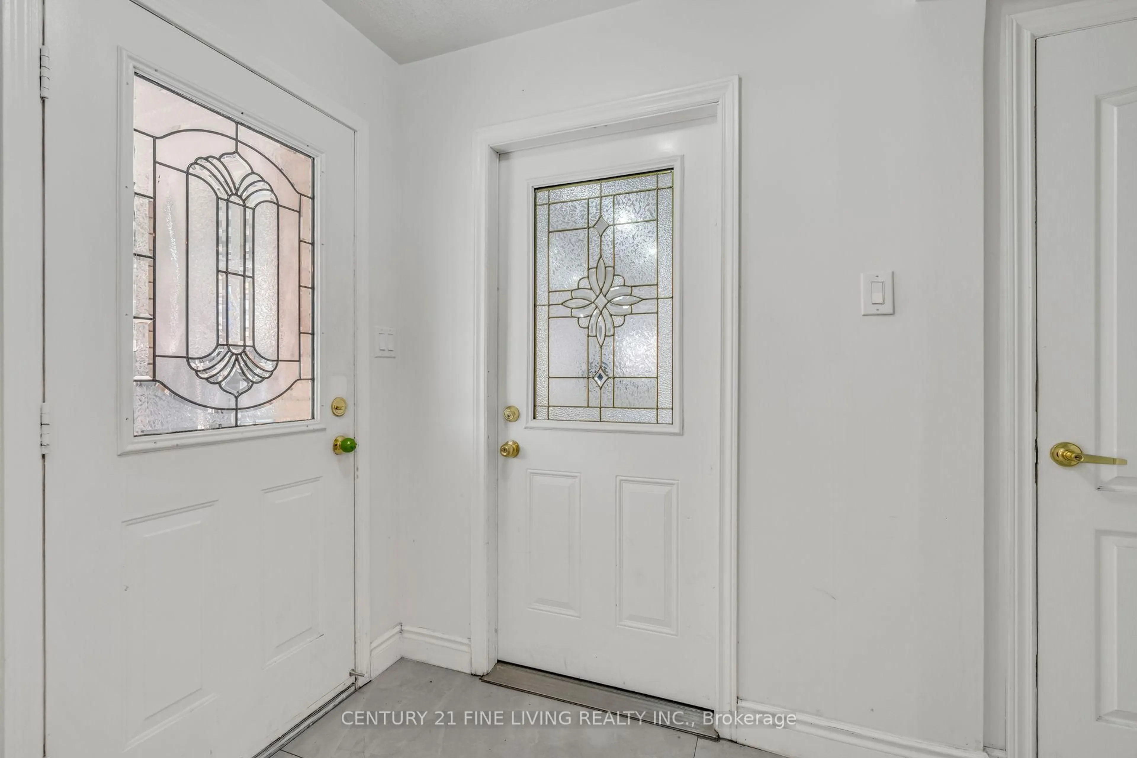 Indoor entryway for 66 Secord Cres, Brampton Ontario L6X 4Y8