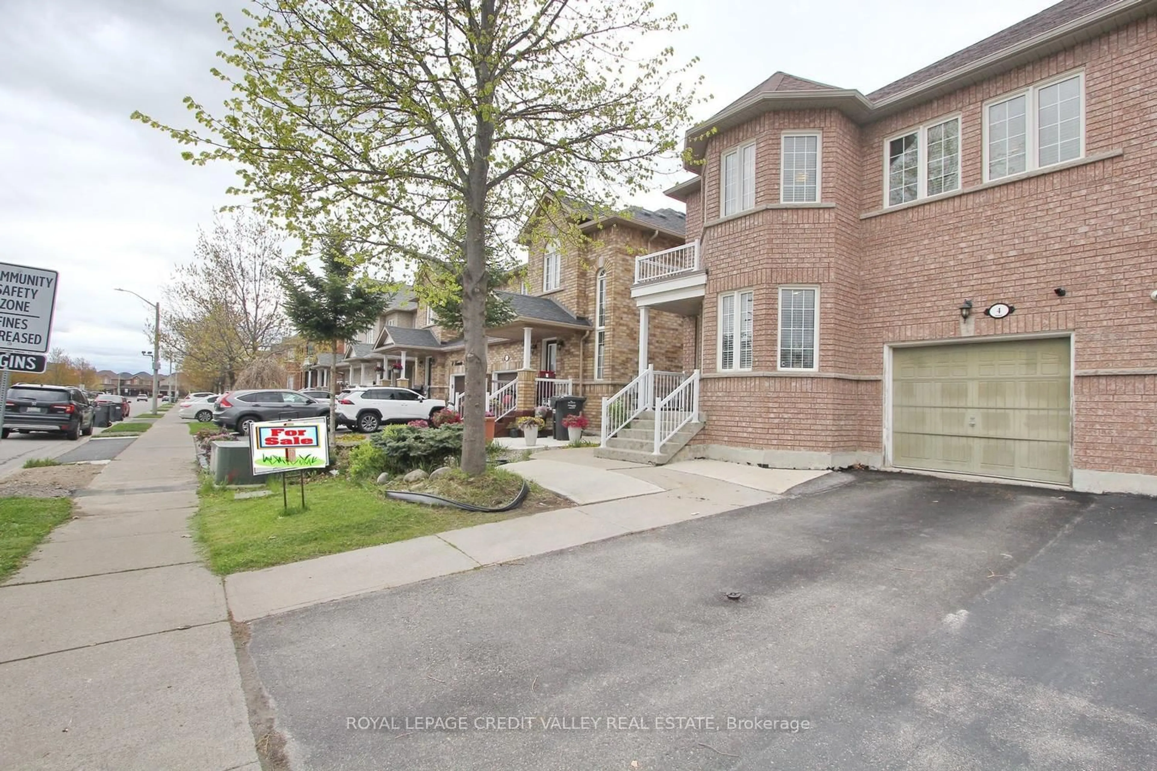 A pic from outside/outdoor area/front of a property/back of a property/a pic from drone, street for 4 Kanata Rd, Brampton Ontario L7A 3R2
