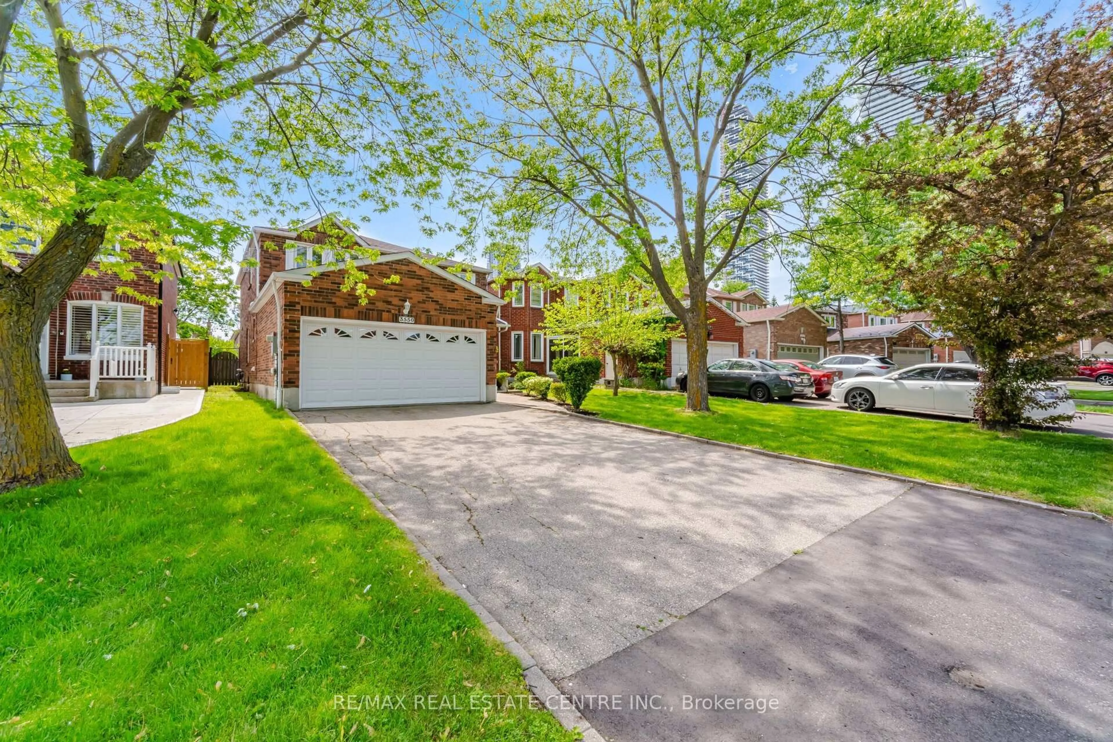 Home with brick exterior material, street for 3550 Copernicus Dr, Mississauga Ontario L5B 3L2