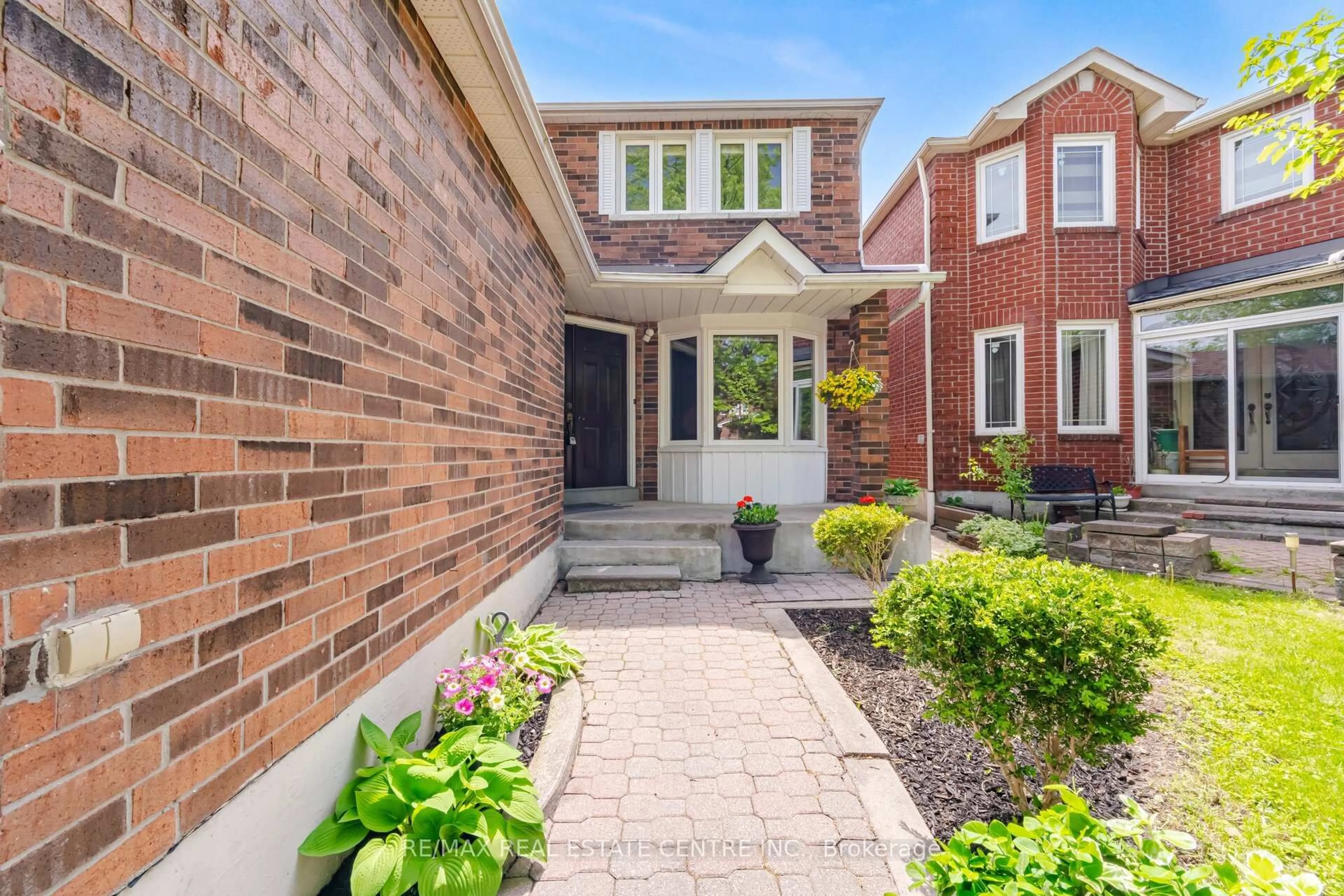 Home with brick exterior material, street for 3550 Copernicus Dr, Mississauga Ontario L5B 3L2