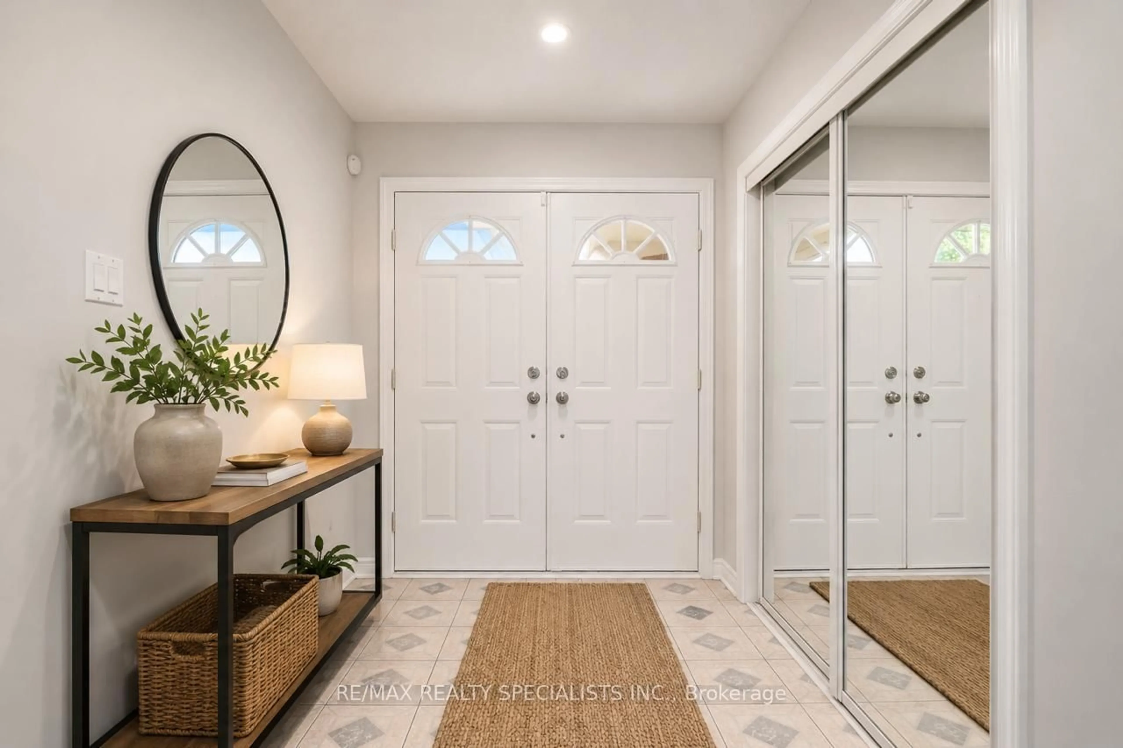 Indoor entryway for 15 Eagleridge Dr, Brampton Ontario L6R 1G6