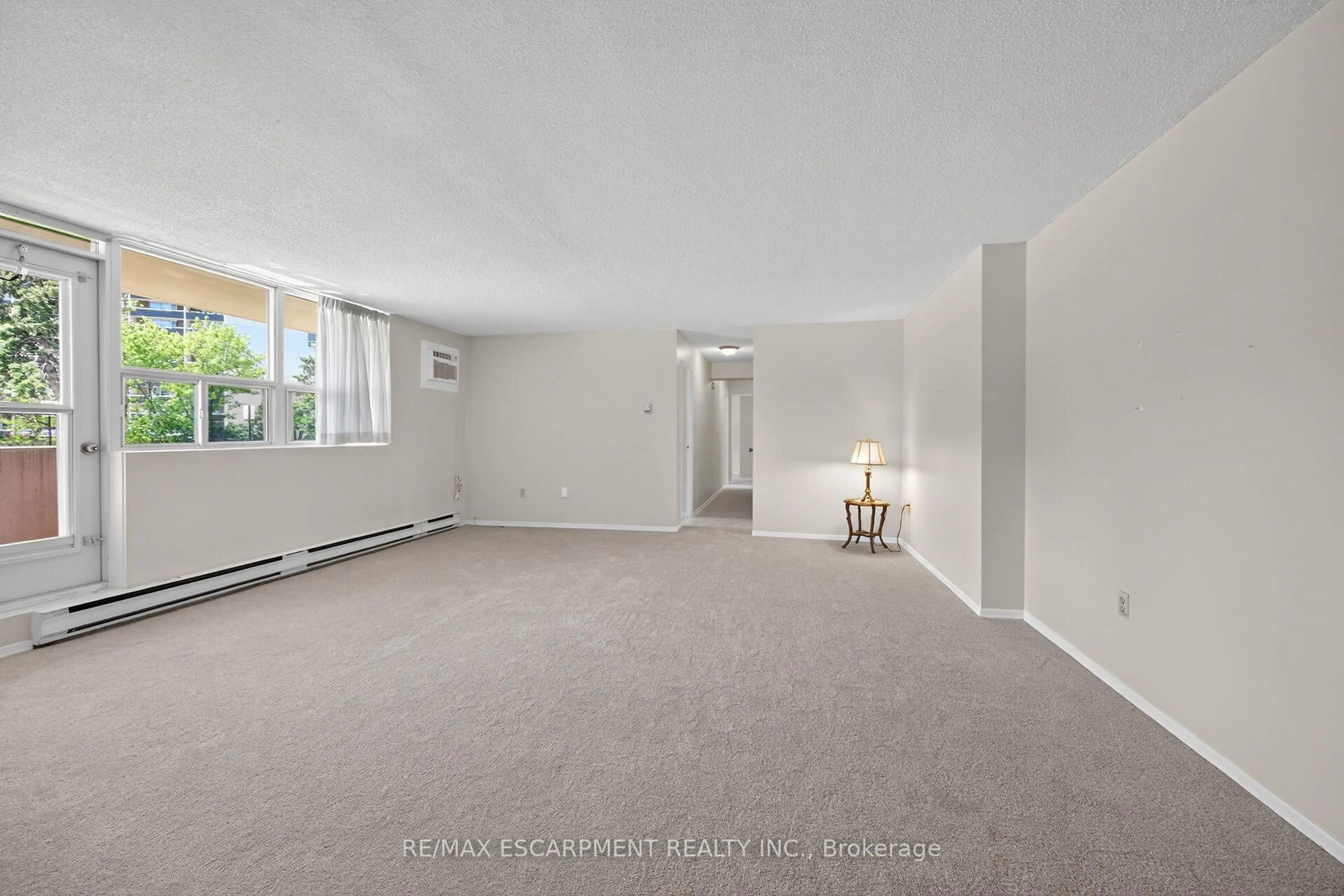 A pic of a room for 700 Dynes Rd #101, Burlington Ontario L7N 3M2