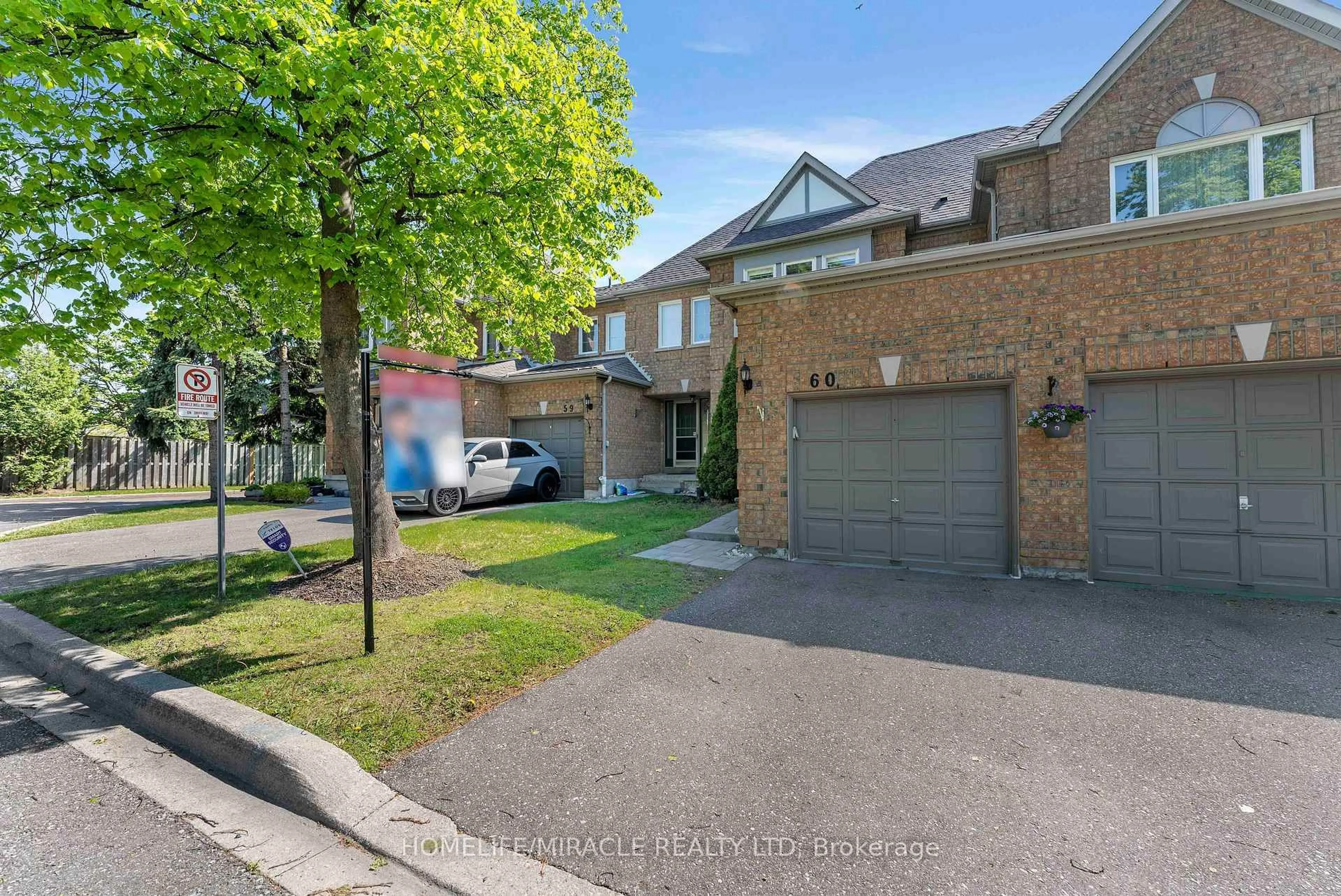 A pic from outside/outdoor area/front of a property/back of a property/a pic from drone, street for 5230 Glen Erin Dr #60, Mississauga Ontario L5M 5Z7