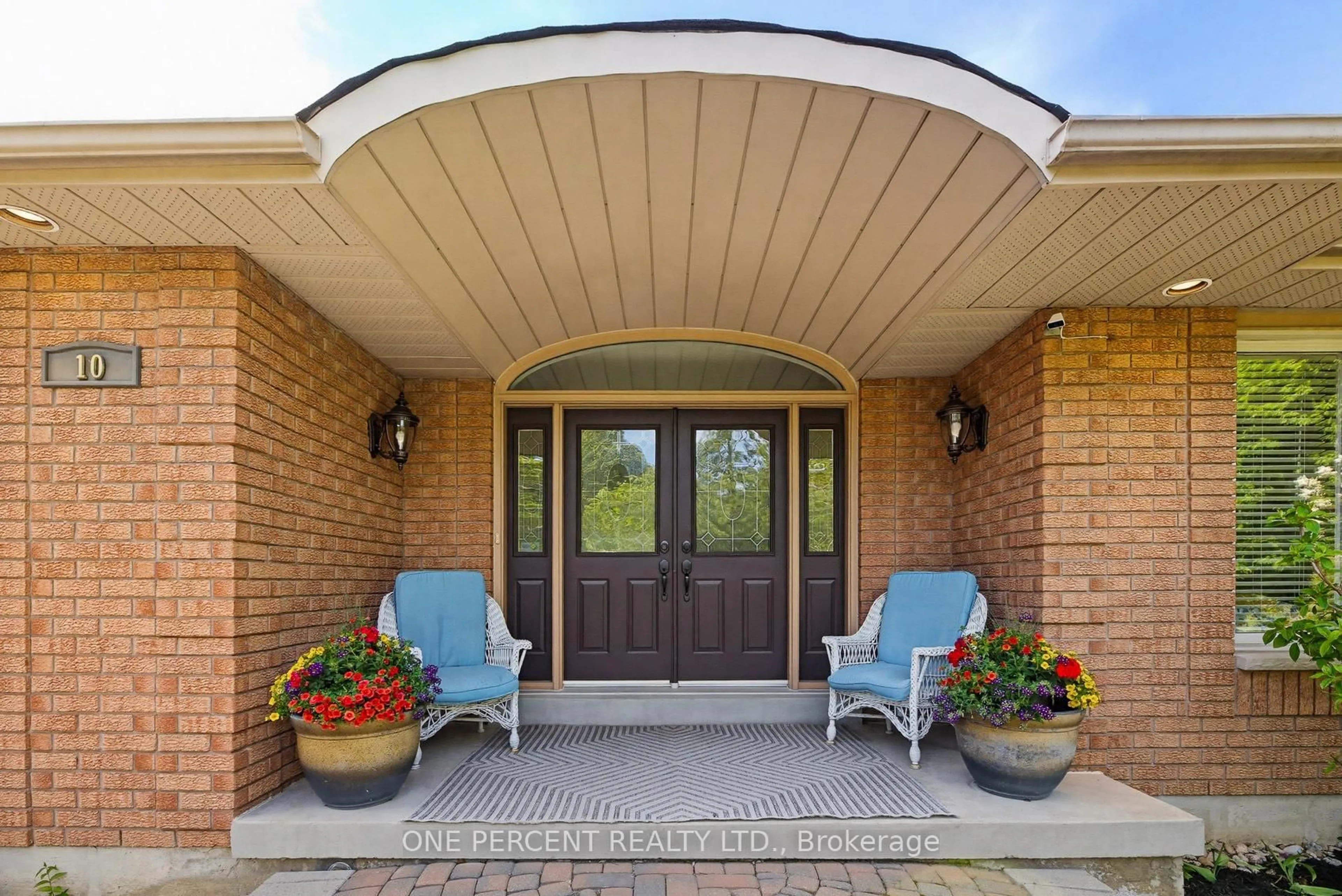 Indoor entryway for 10 Cranston Dr, Caledon Ontario L7C 1P8