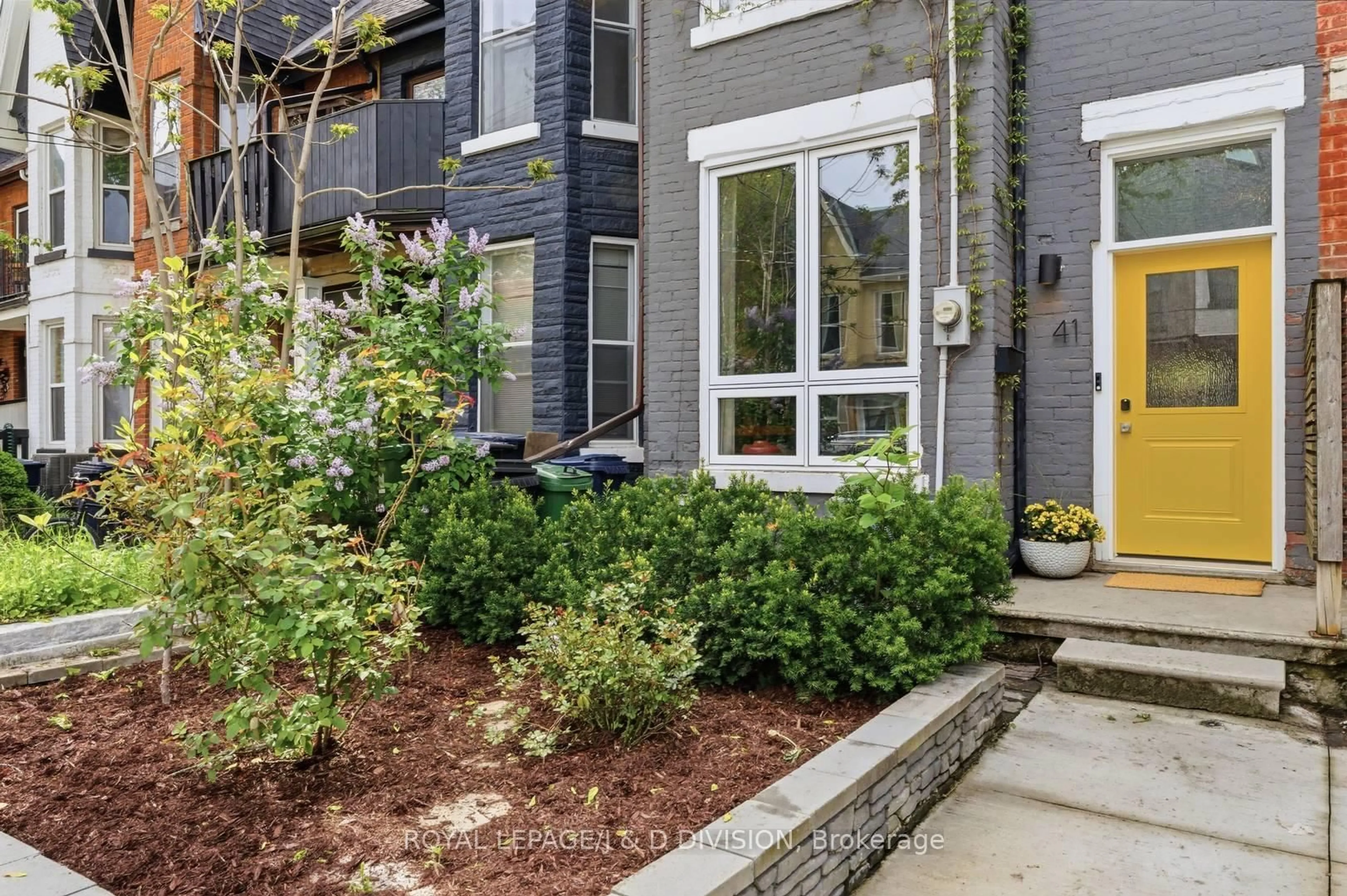 Patio, street for 41 Noble St, Toronto Ontario M6K 2C7