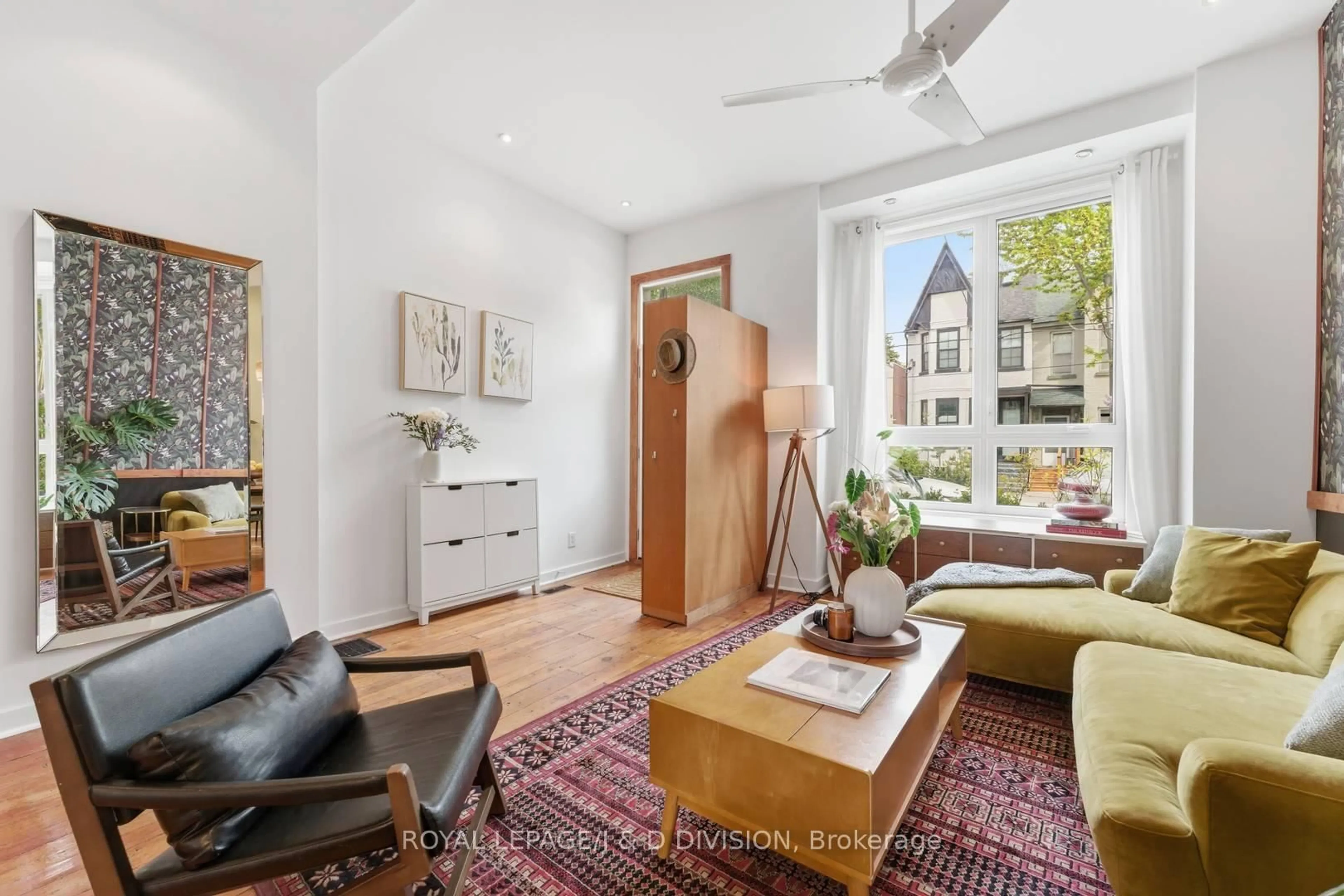 Living room with furniture, unknown for 41 Noble St, Toronto Ontario M6K 2C7