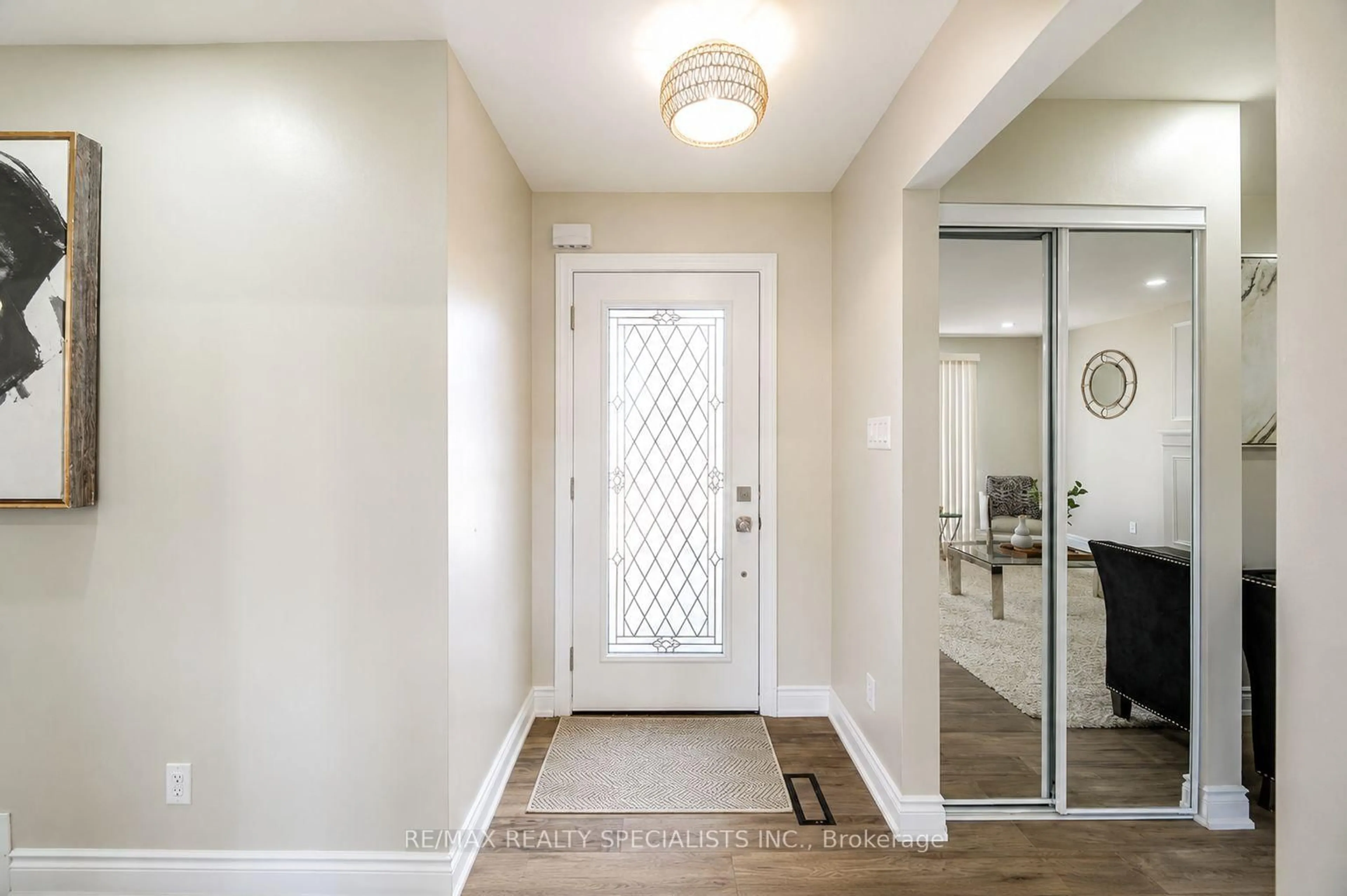 Indoor entryway for 26 Allendale Rd, Brampton Ontario L6W 2Y8
