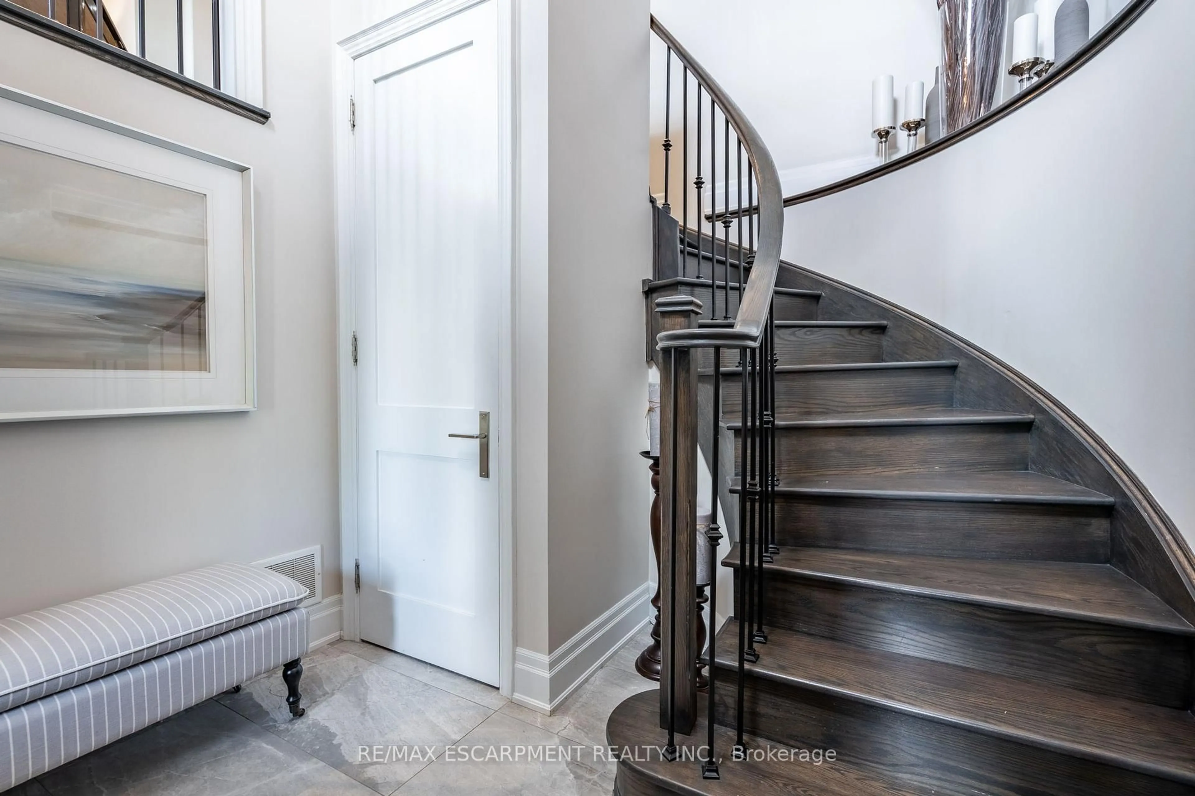 Unknown for 190 Dorval Dr, Oakville Ontario L6K 0H3