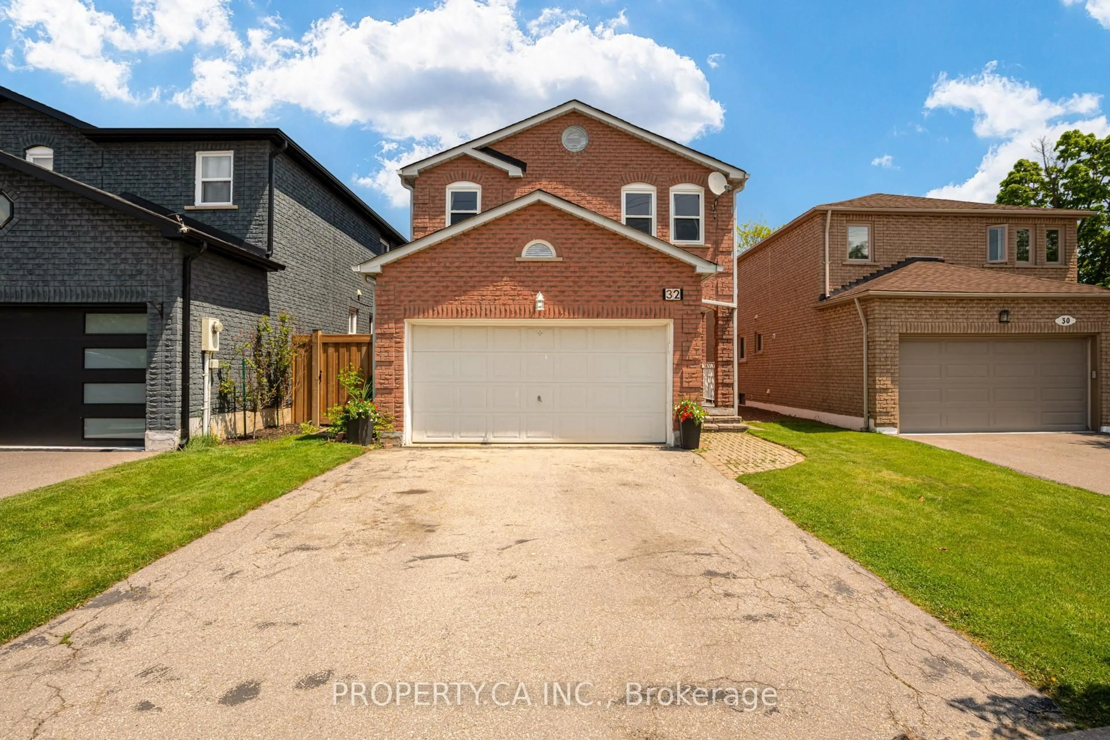 Home with brick exterior material, street for 32 Mckinnon Ave, Halton Hills Ontario L7G 5H5