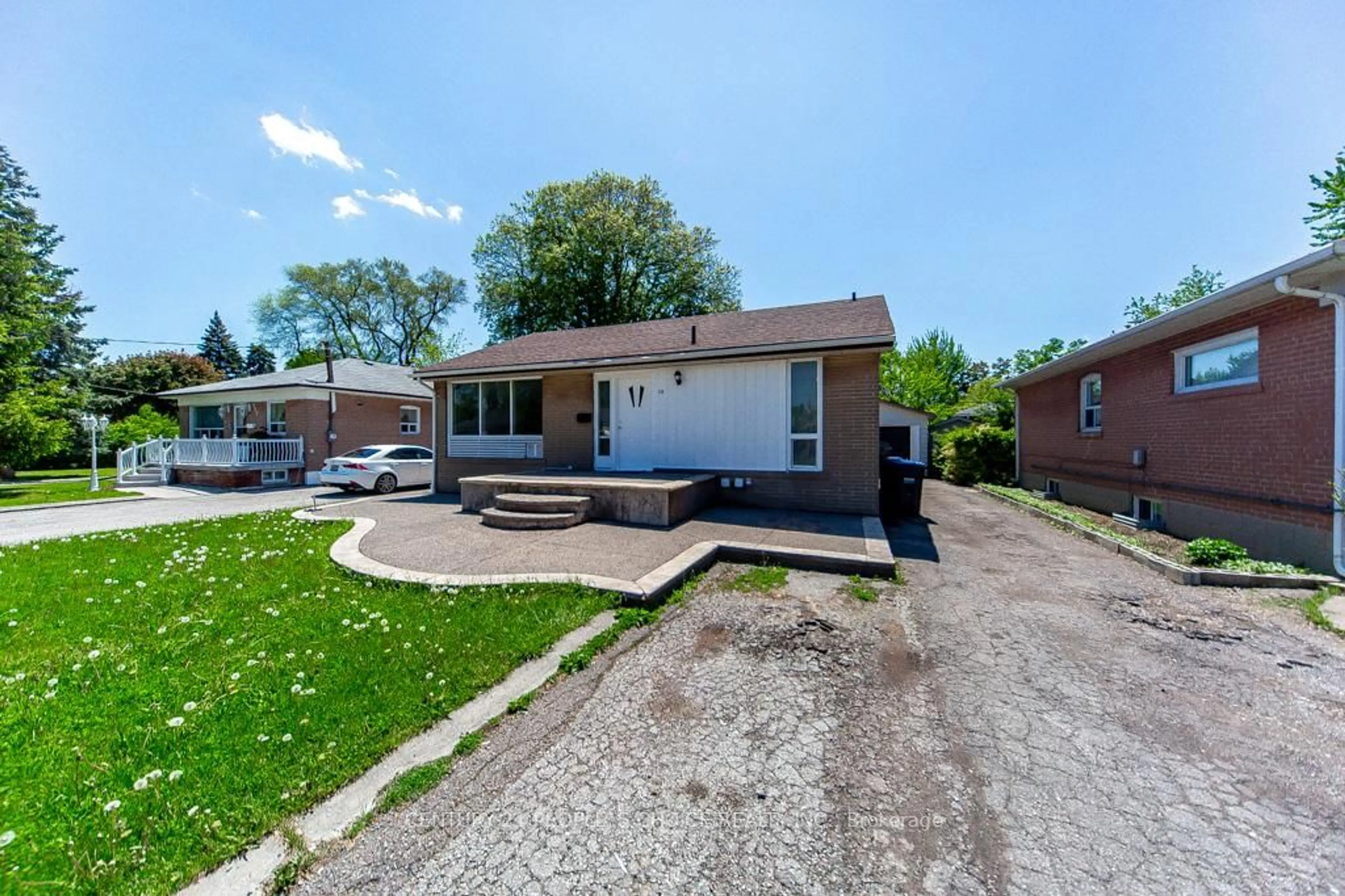 A pic from outside/outdoor area/front of a property/back of a property/a pic from drone, street for 115 Mcmurchy Ave, Brampton Ontario L6Y 1Z1