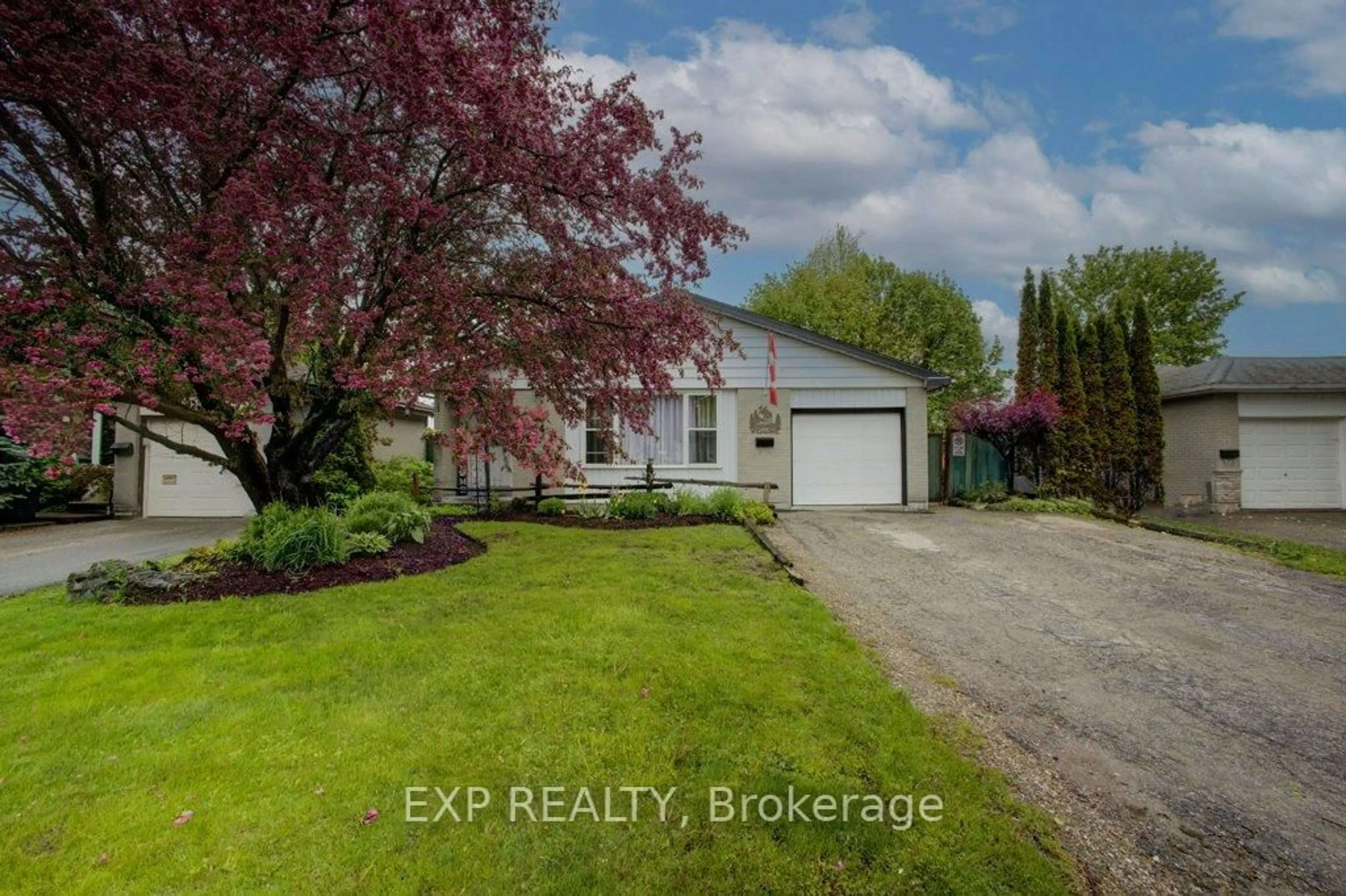 A pic from outside/outdoor area/front of a property/back of a property/a pic from drone, street for 44 Madison Ave, Orangeville Ontario L9W 1S3