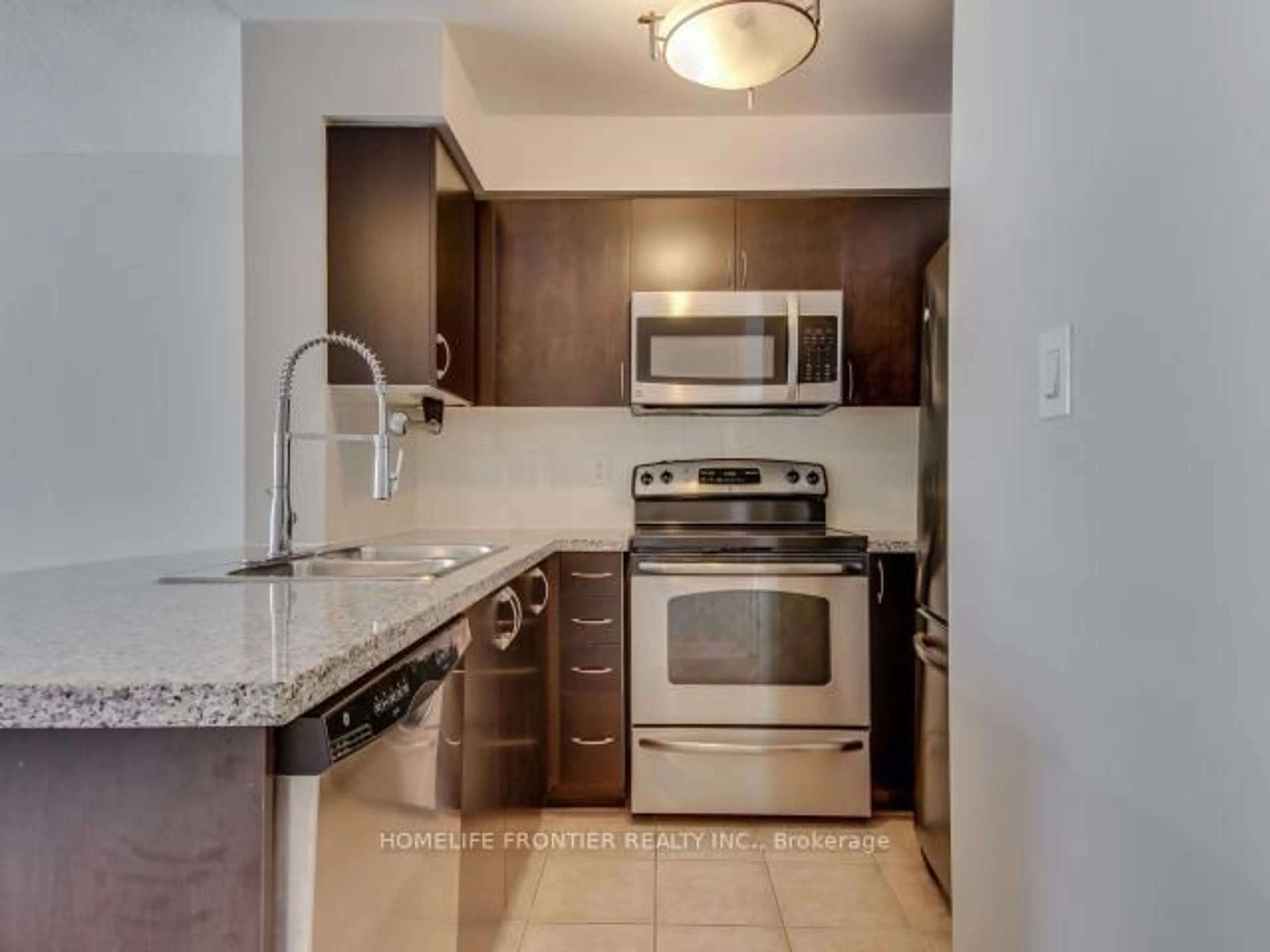 Standard kitchen, ceramic/tile floor for 4850 Glen Erin Dr #105, Mississauga Ontario L5M 7S1
