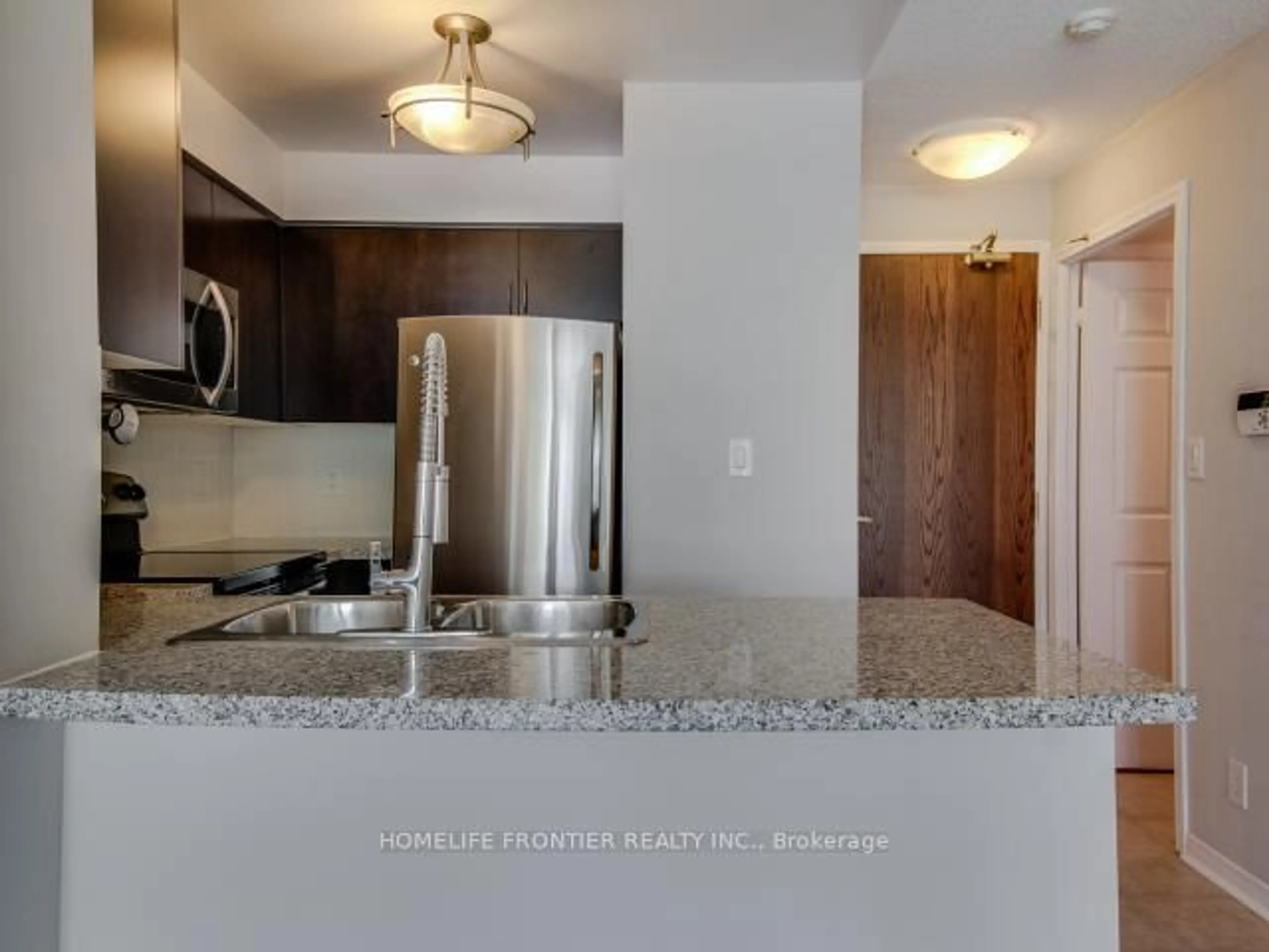 Standard kitchen, unknown for 4850 Glen Erin Dr #105, Mississauga Ontario L5M 7S1