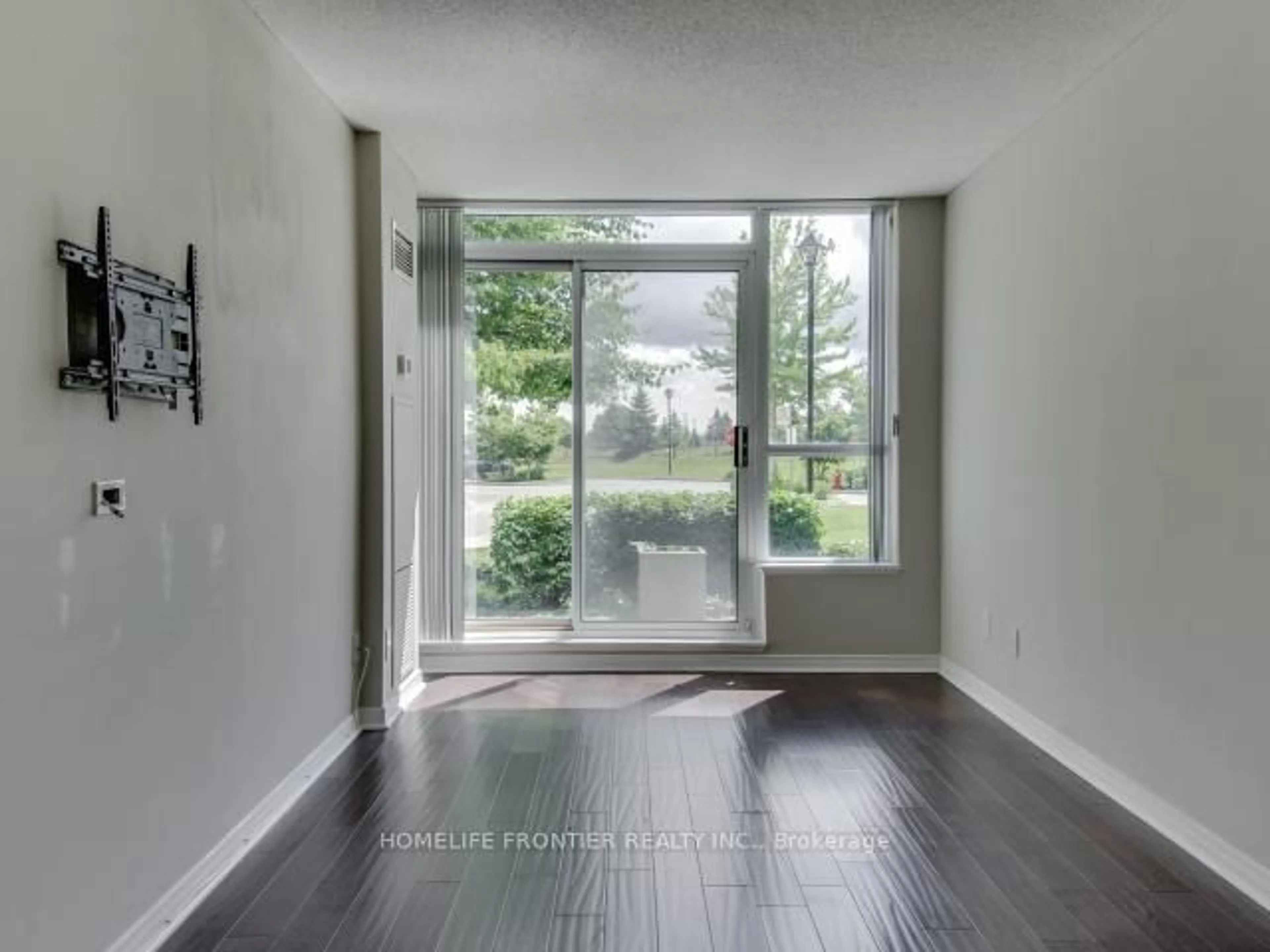 Indoor entryway for 4850 Glen Erin Dr #105, Mississauga Ontario L5M 7S1