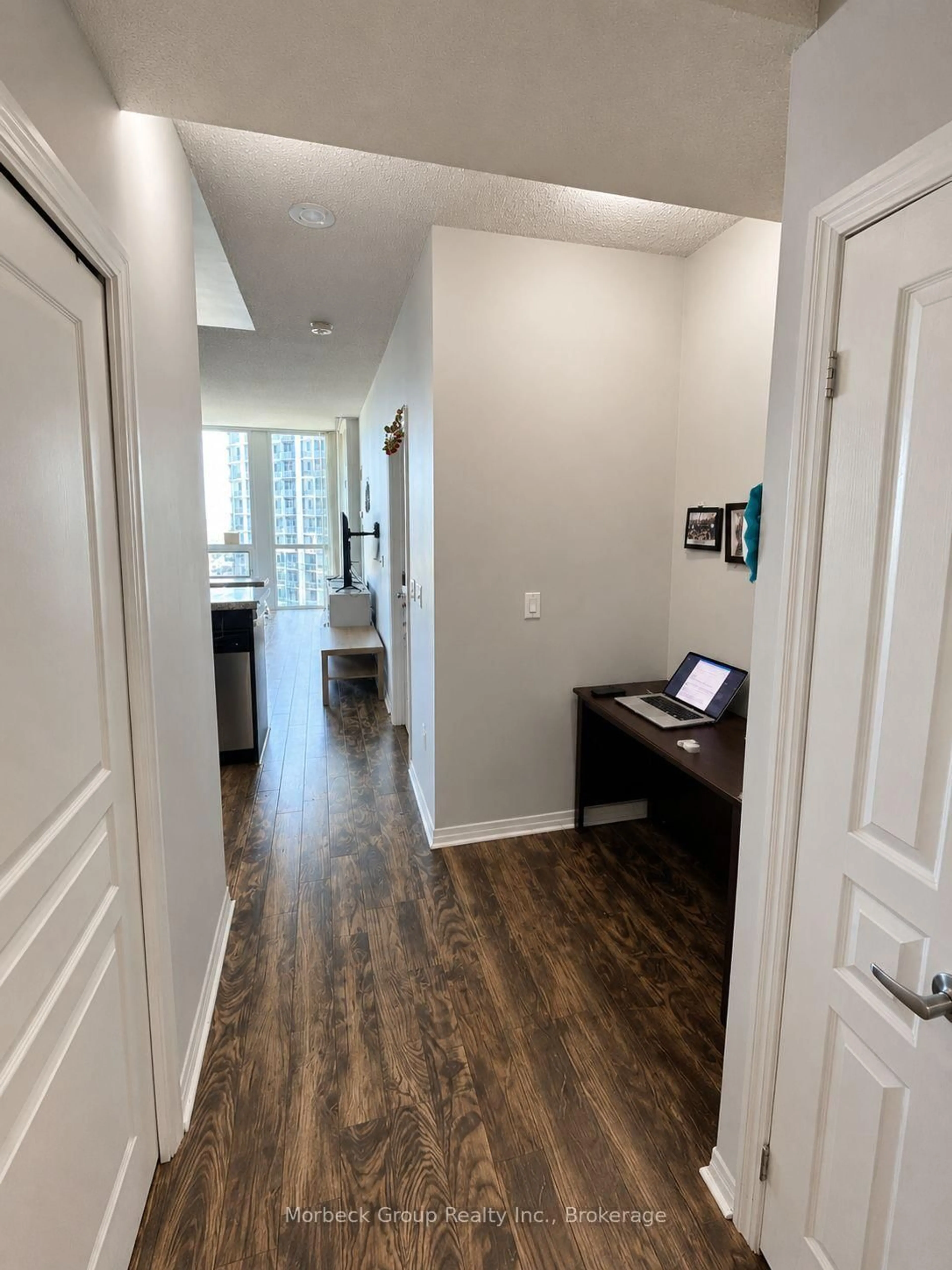 Indoor entryway for 220 Burnhamthorpe Rd #2406, Mississauga Ontario L5B 3Y5