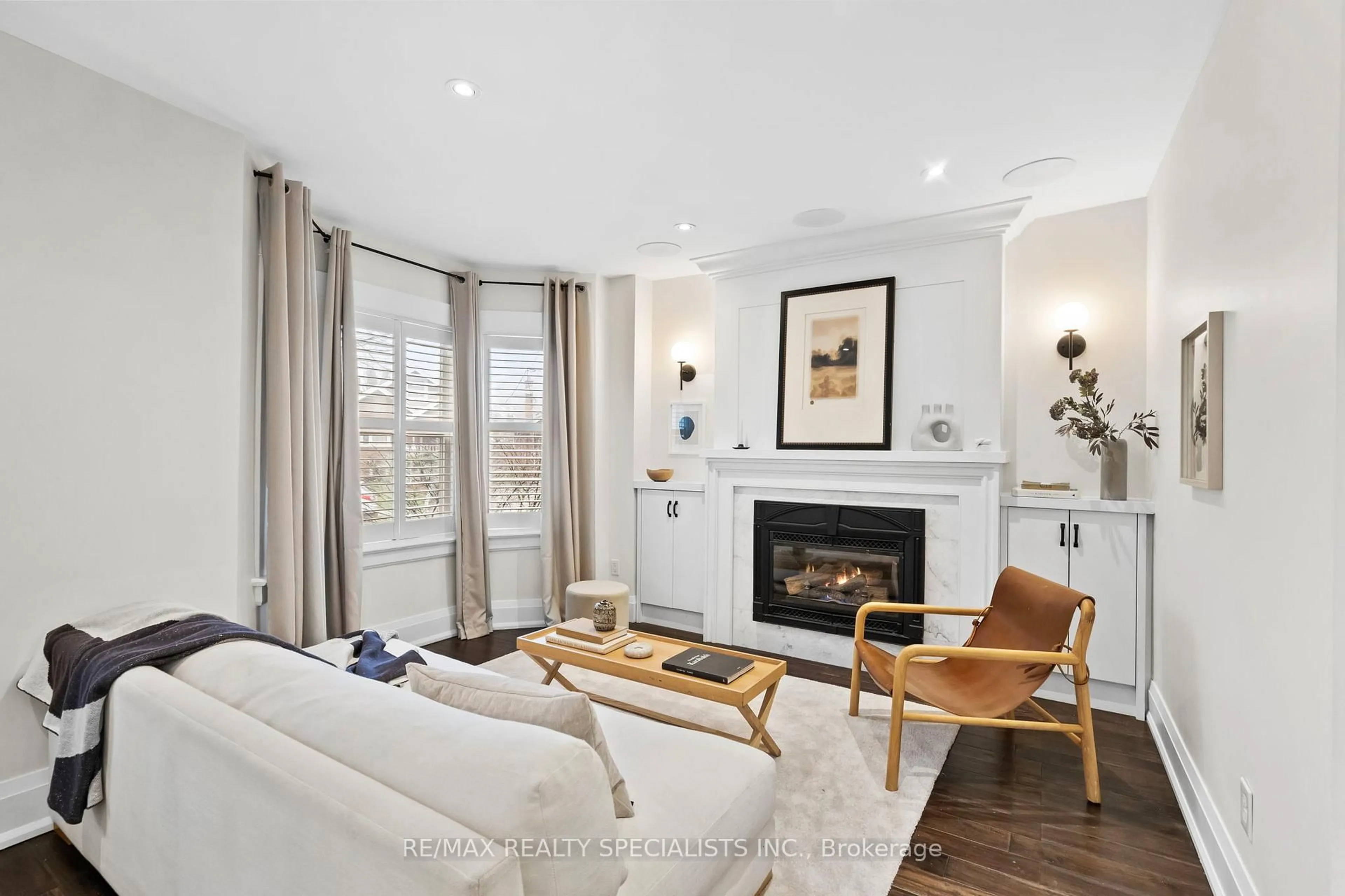 Living room with furniture, unknown for 8 Primrose Ave, Toronto Ontario M8V 1P8