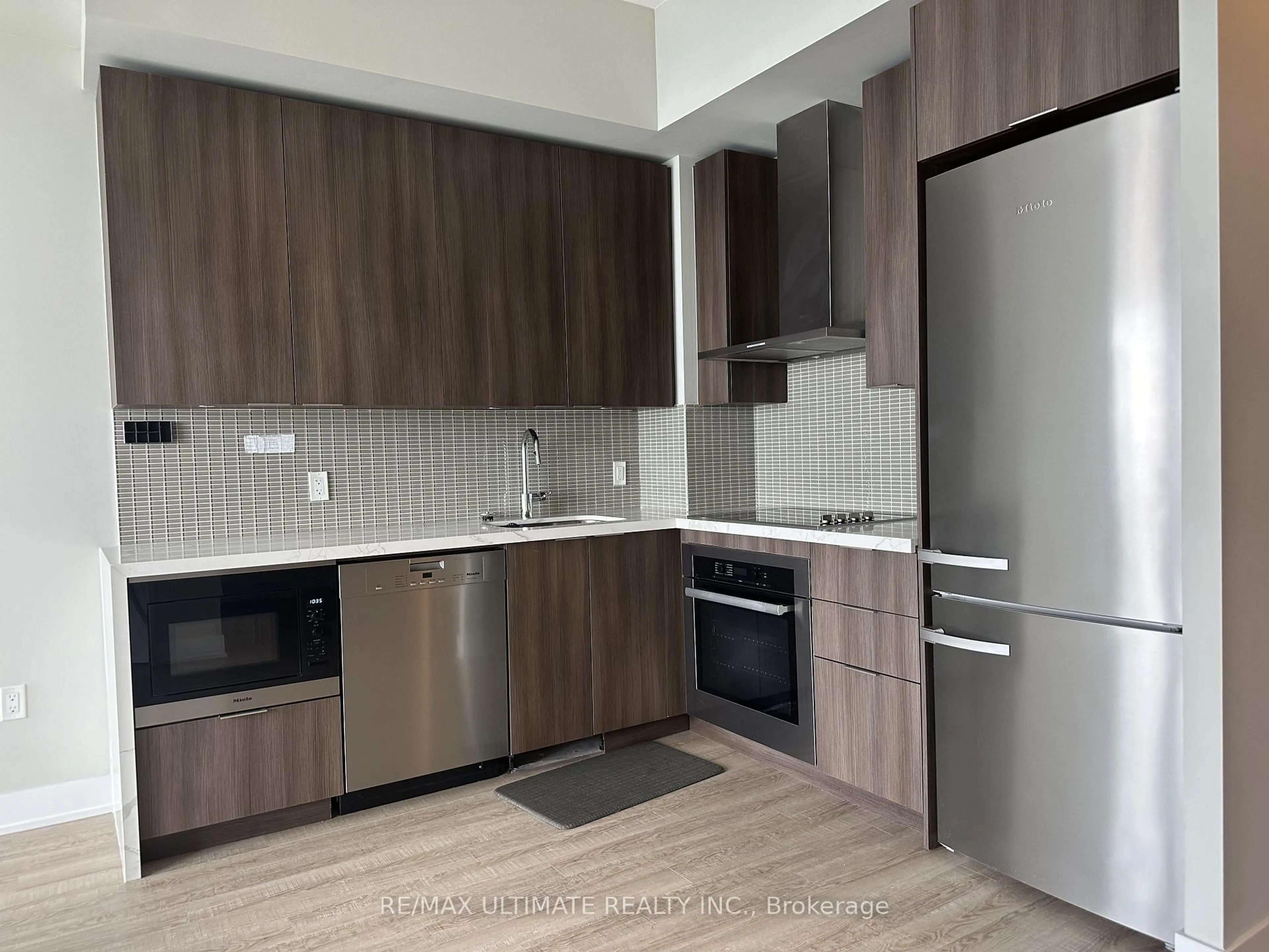 Standard kitchen, wood/laminate floor for 30 Shore Breeze Dr #6206, Toronto Ontario M8V 0J1