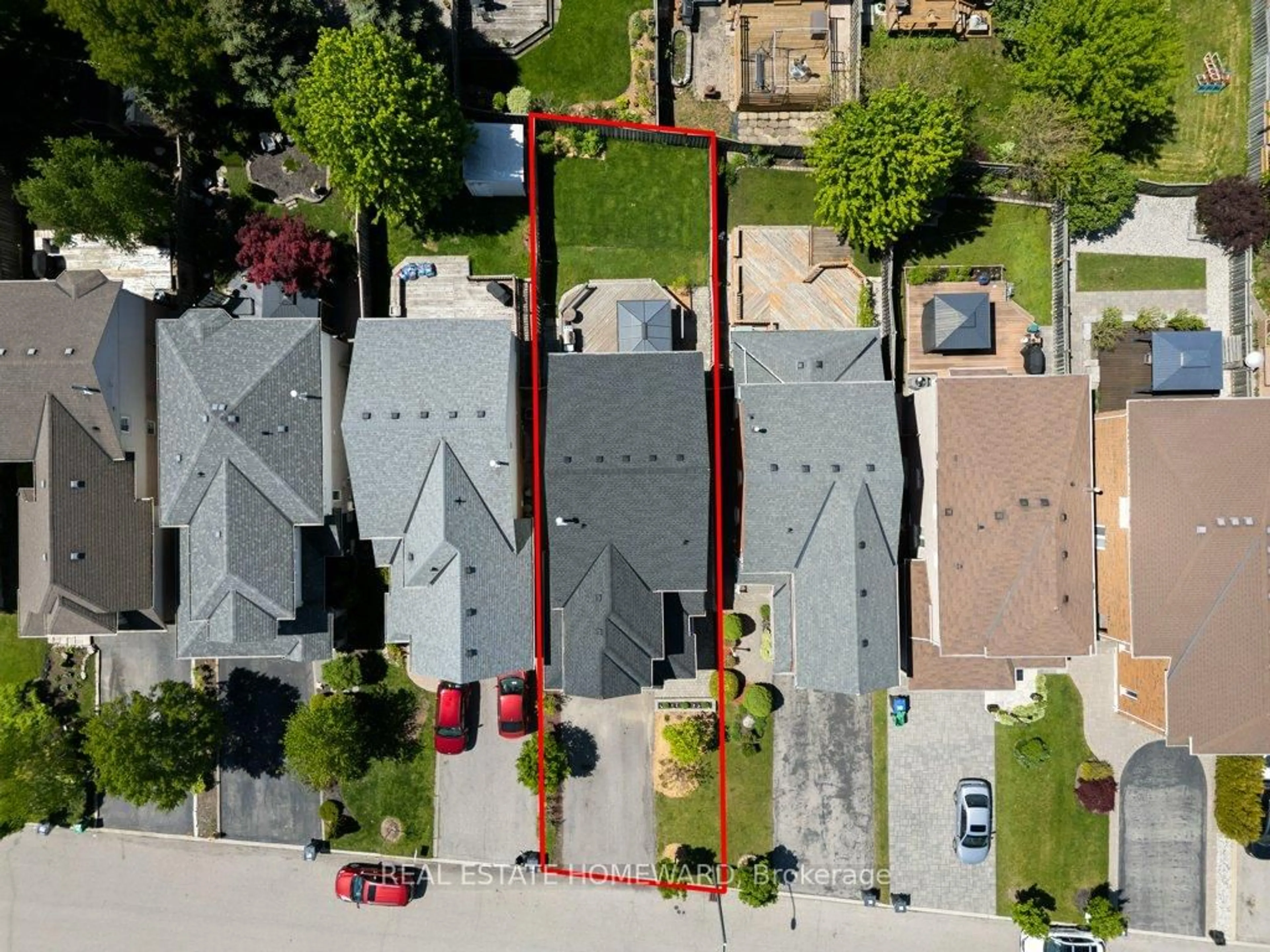 A pic from outside/outdoor area/front of a property/back of a property/a pic from drone, street for 5908 Leeside Cres, Mississauga Ontario L5M 5L8