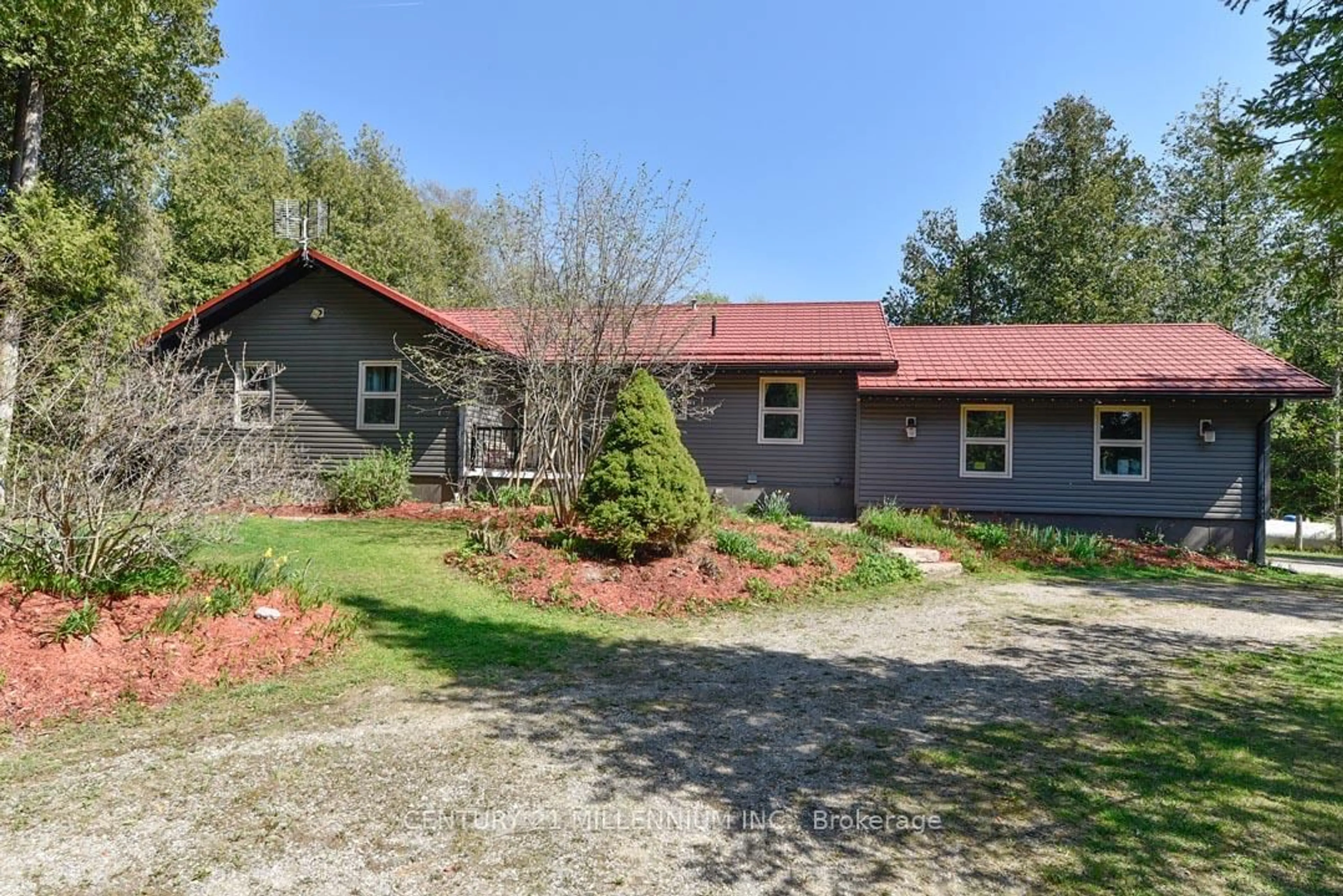 A pic from outside/outdoor area/front of a property/back of a property/a pic from drone, unknown for 18599 Horseshoe Hill Rd, Caledon Ontario L7K 2B9