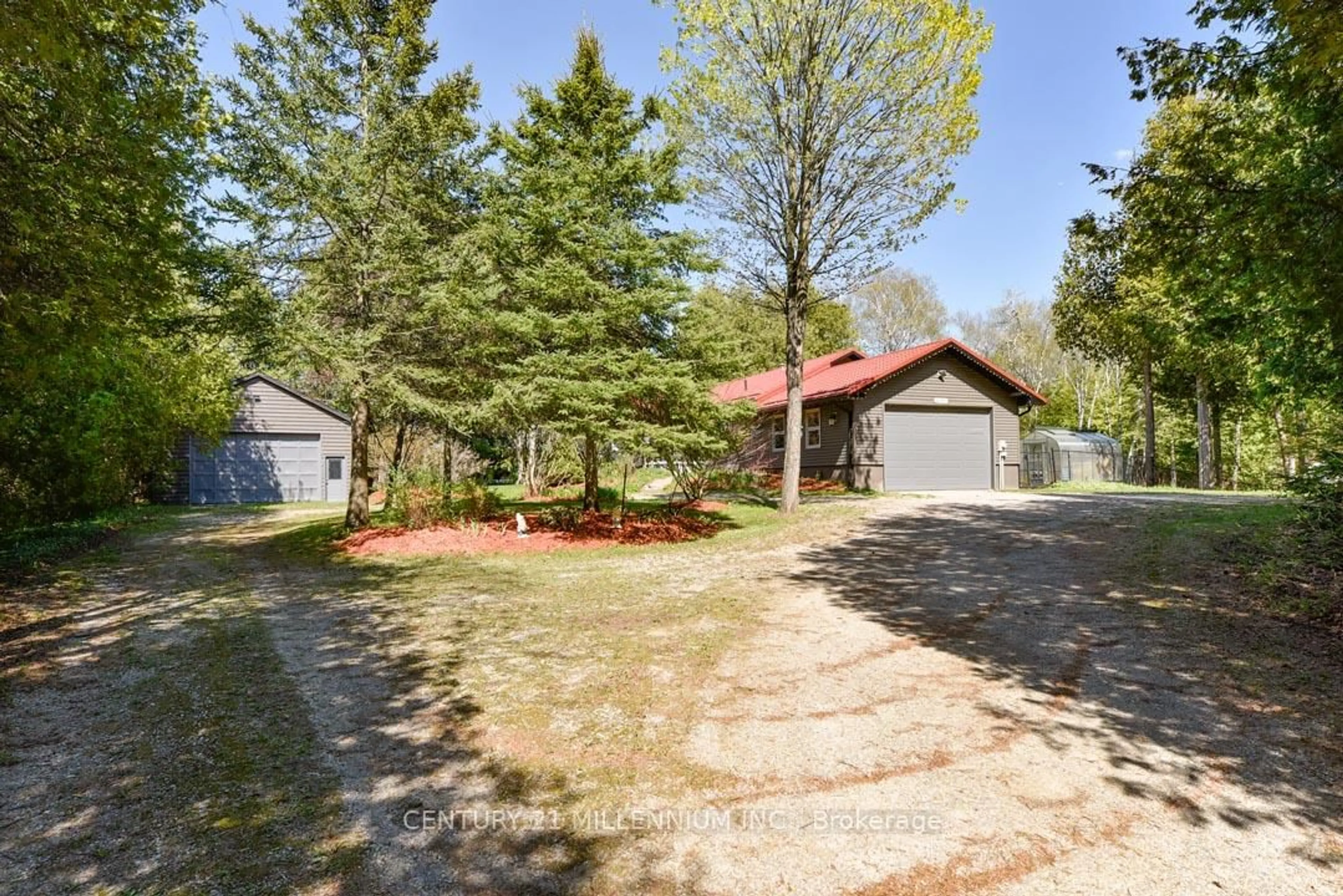 A pic from outside/outdoor area/front of a property/back of a property/a pic from drone, unknown for 18599 Horseshoe Hill Rd, Caledon Ontario L7K 2B9