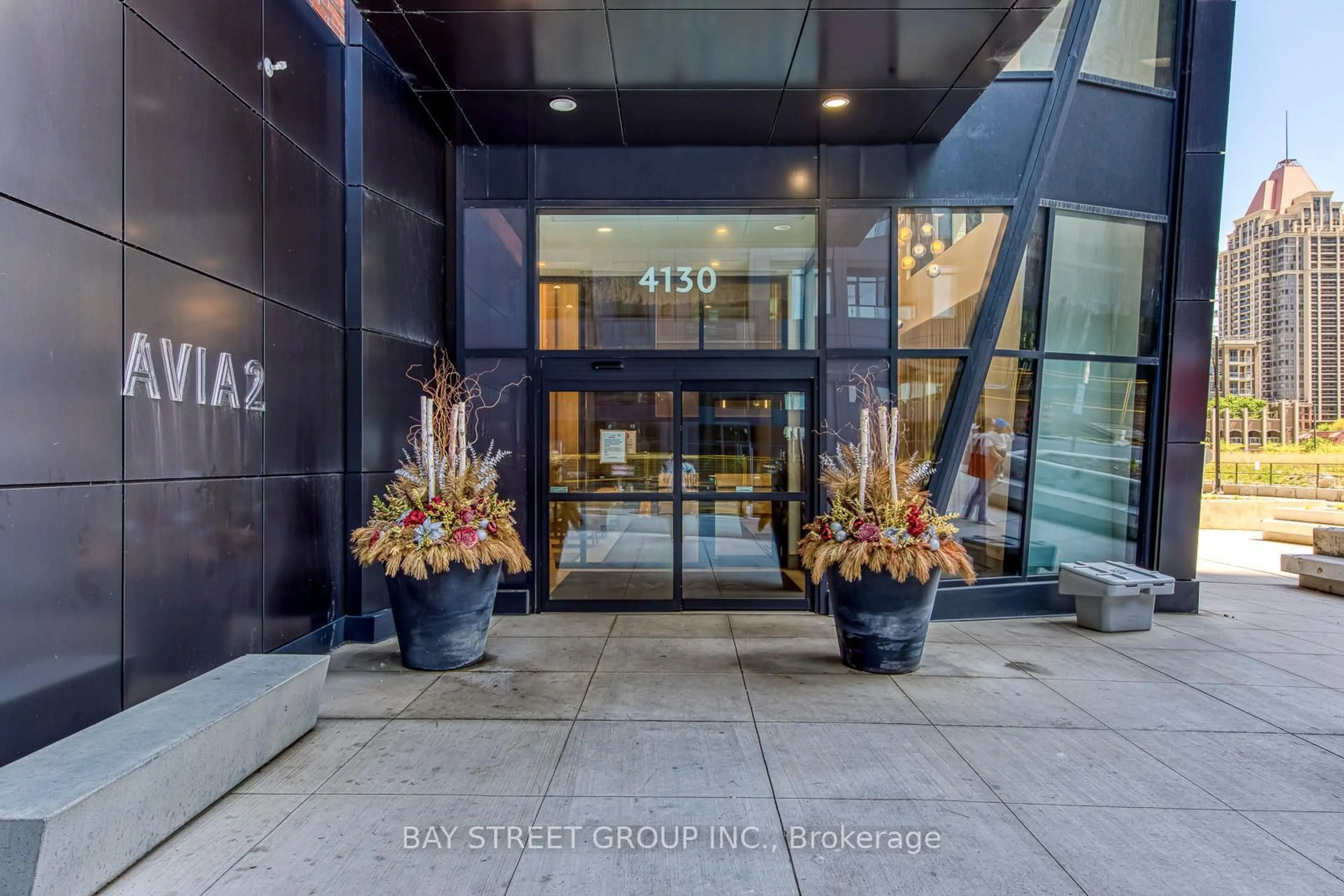 Indoor foyer for 4130 Parkside Village Dr #2507, Mississauga Ontario L5B 3M8