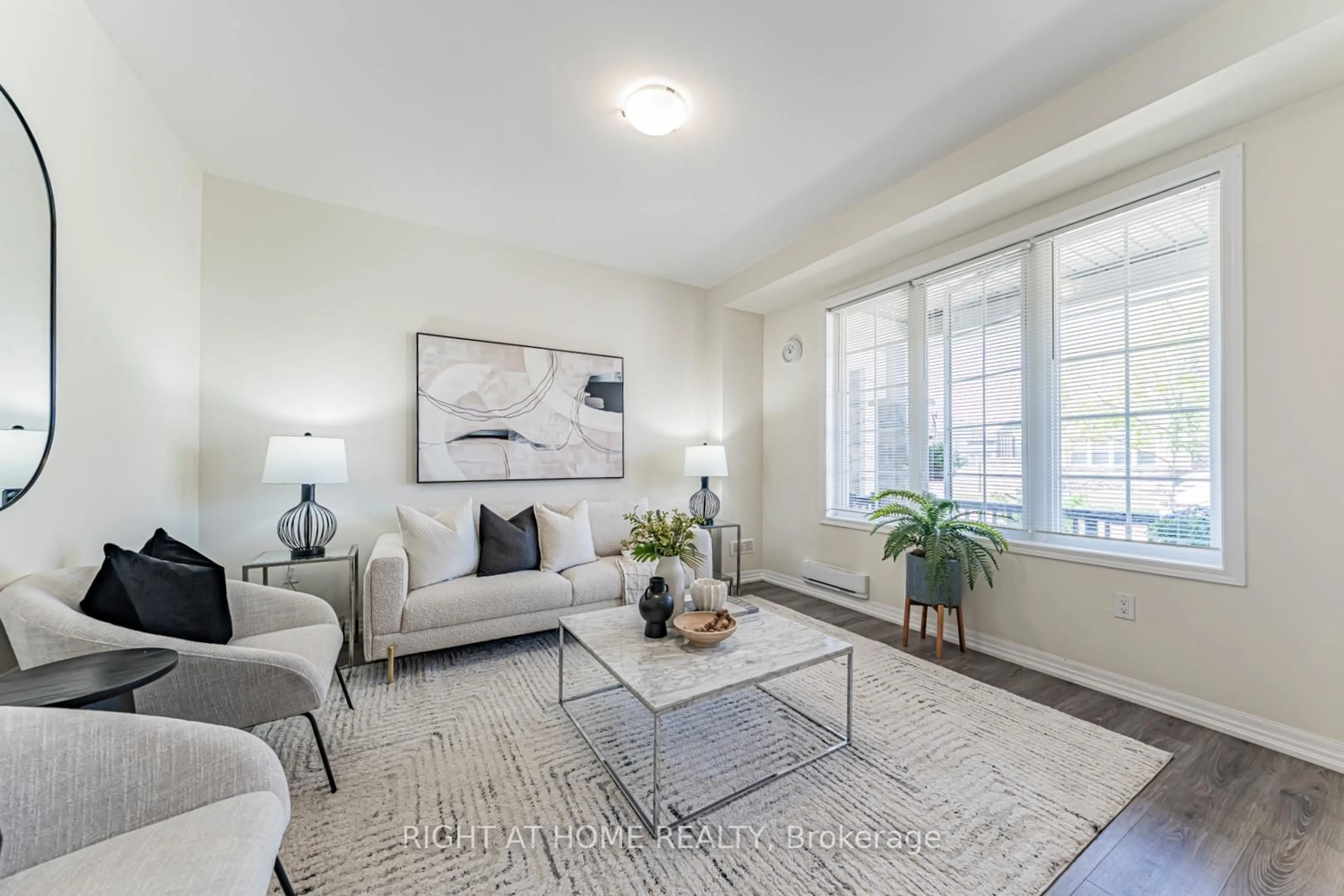 Living room with furniture, unknown for 3315 Vardon Way, Oakville Ontario L6M 1S1