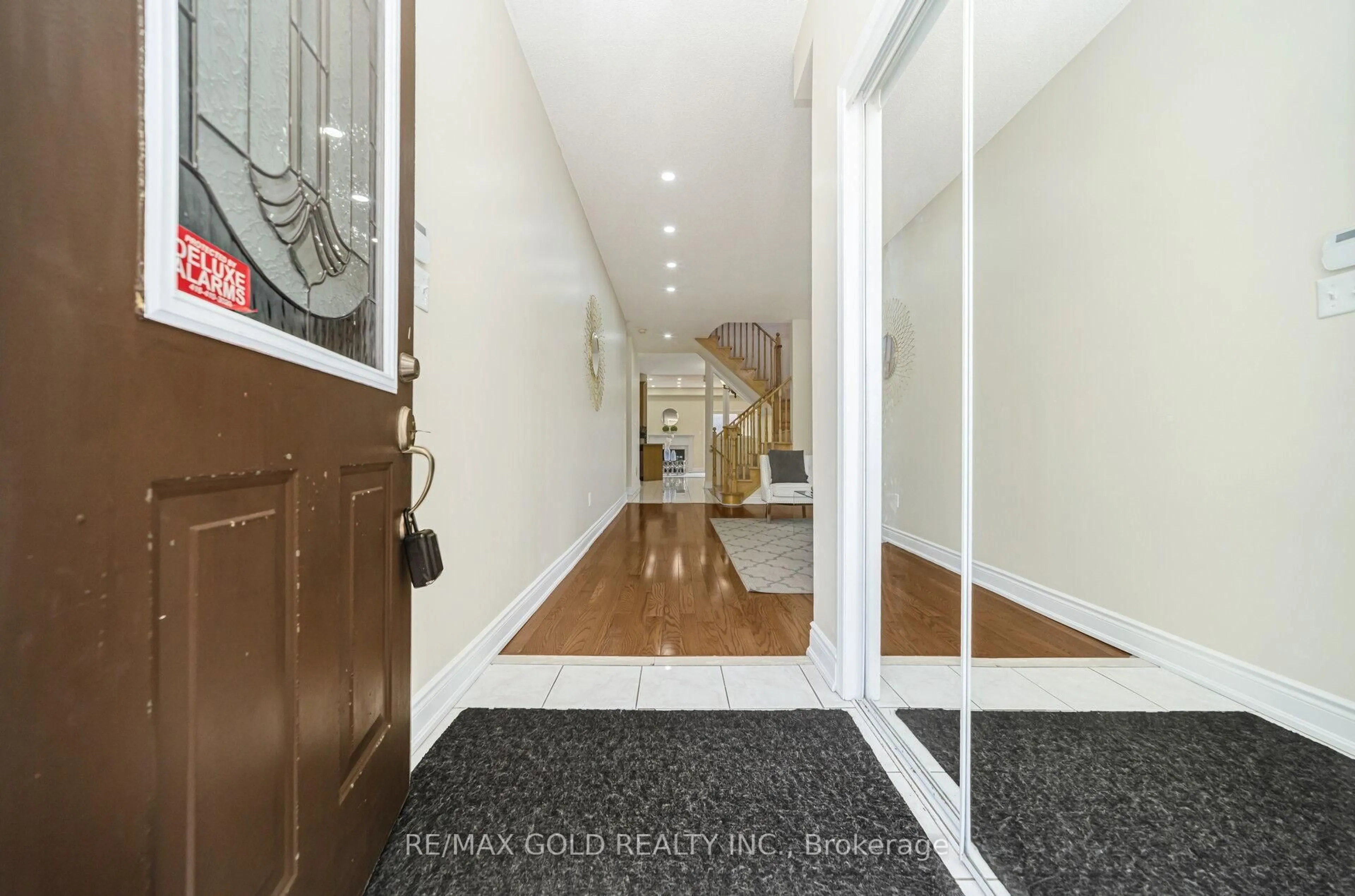 Indoor foyer for 30 Grover Rd, Brampton Ontario L6Y 5R4