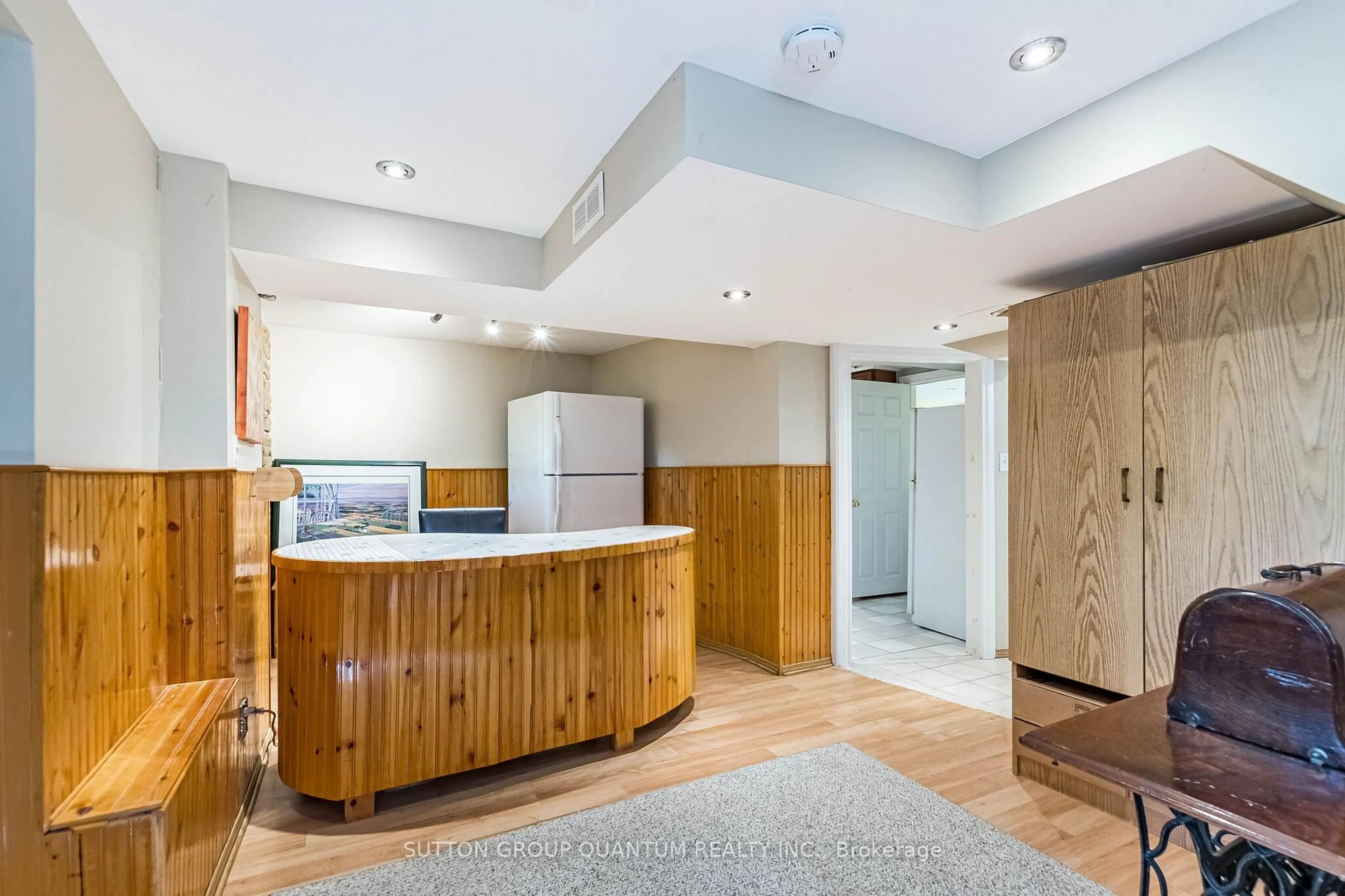 Lobby for 1293 Daimler Rd, Mississauga Ontario L5J 3T3