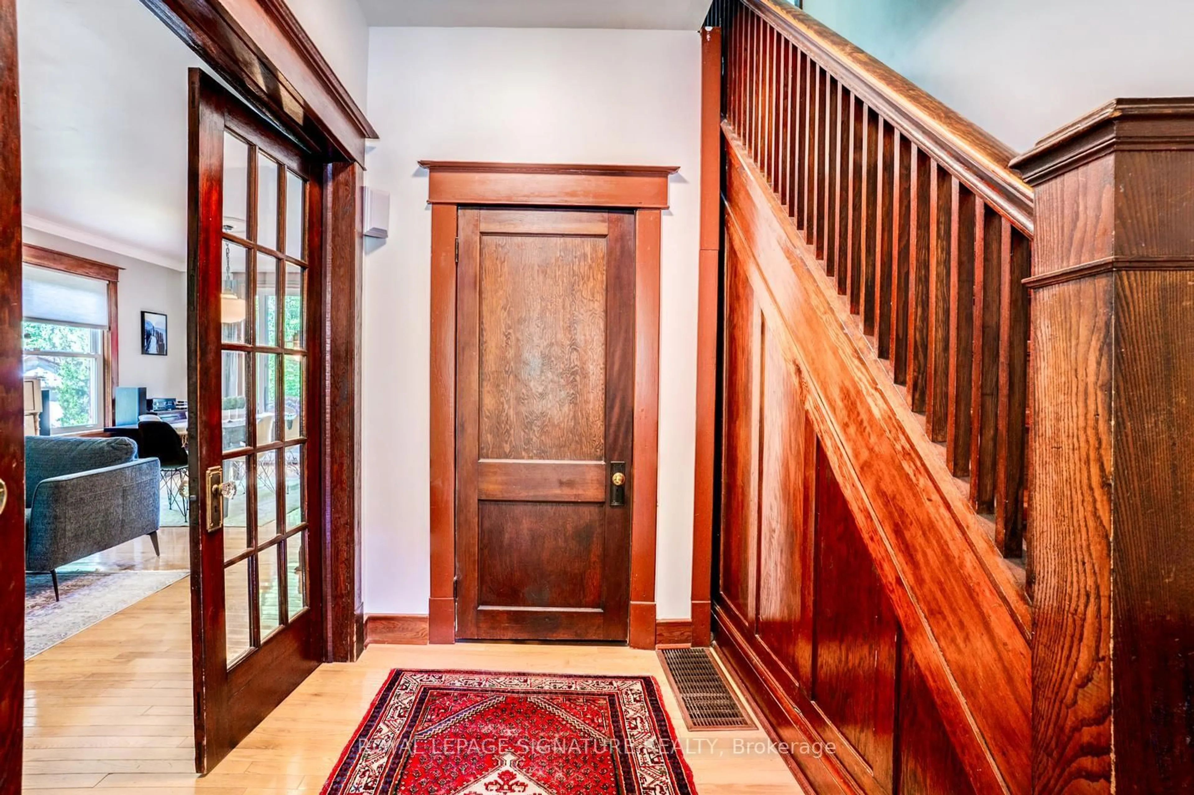 Indoor foyer for 50 Rosedale Ave, Brampton Ontario L6X 1K1