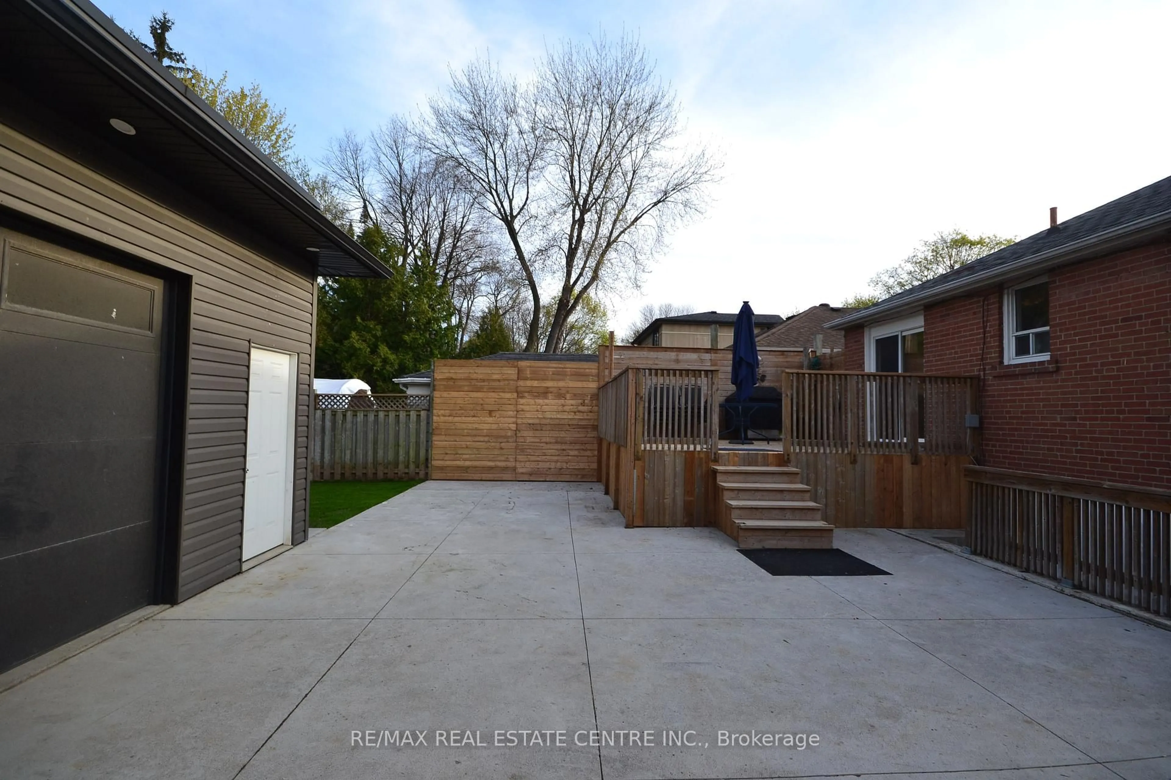 Patio, street for 75 Cynthia Rd, Toronto Ontario M6N 2P8