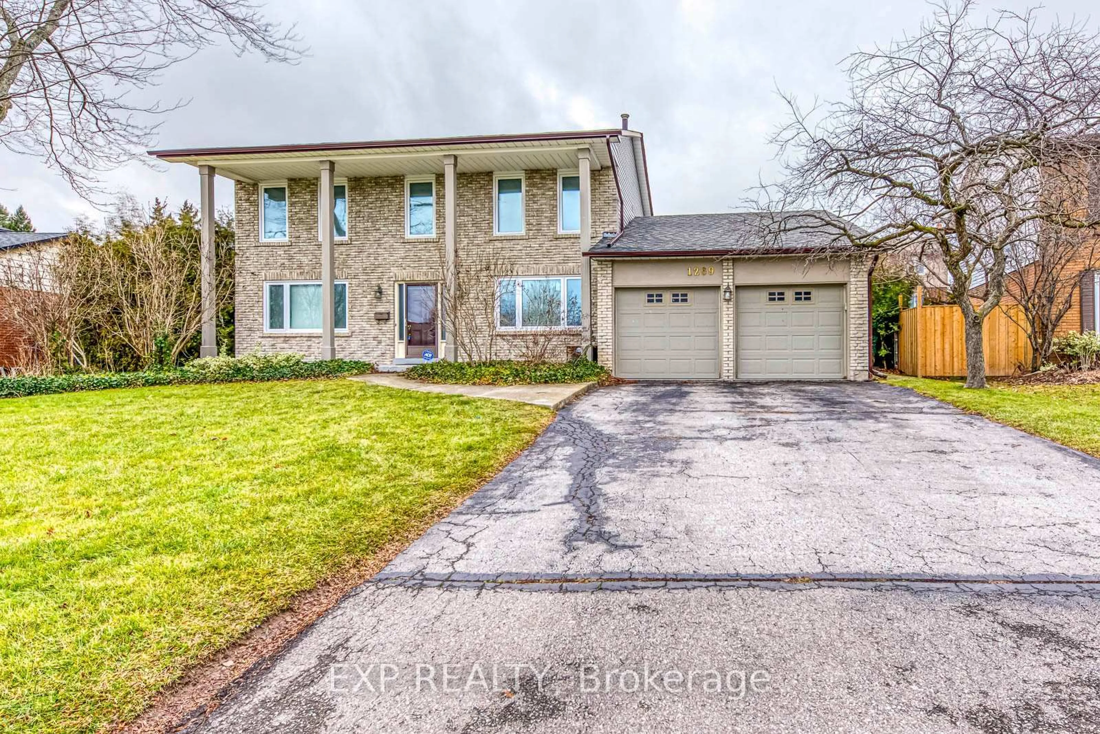 Home with brick exterior material, street for 1269 Abbey Crt, Burlington Ontario L7P 3R4