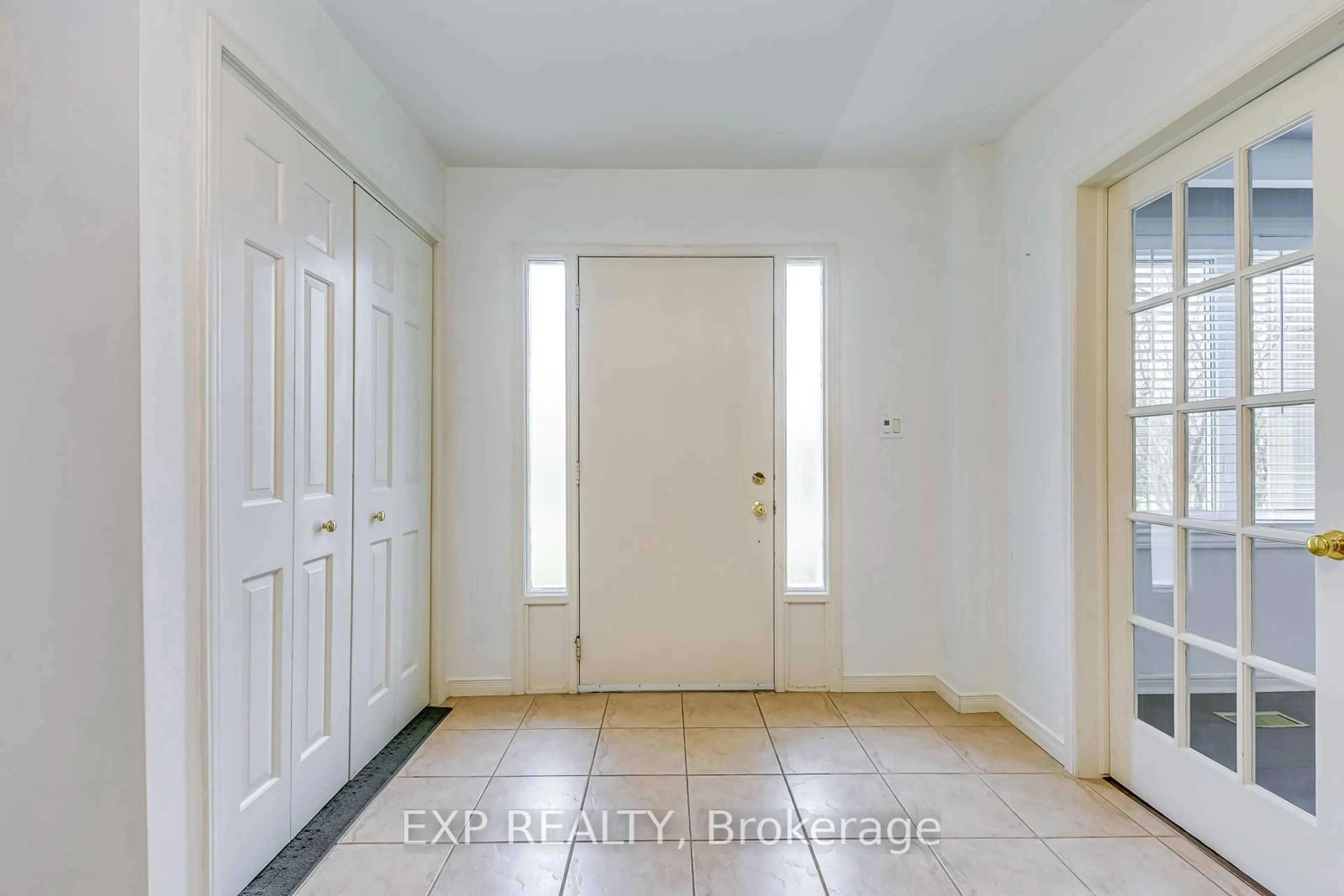 Indoor entryway for 1269 Abbey Crt, Burlington Ontario L7P 3R4